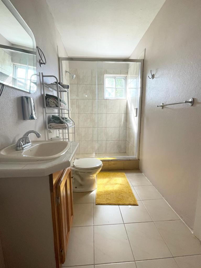 Tropical Paradise Retreat close to St Johns