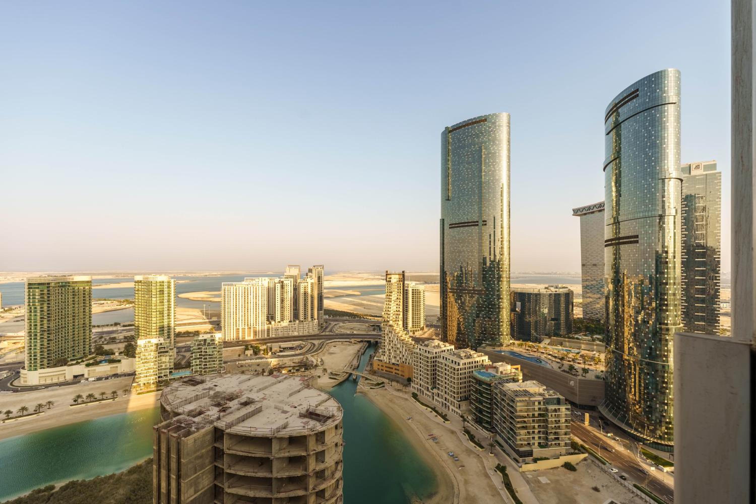 Maison Privee - Elegant & Panoramic Sea View Apt on Al Reem Island