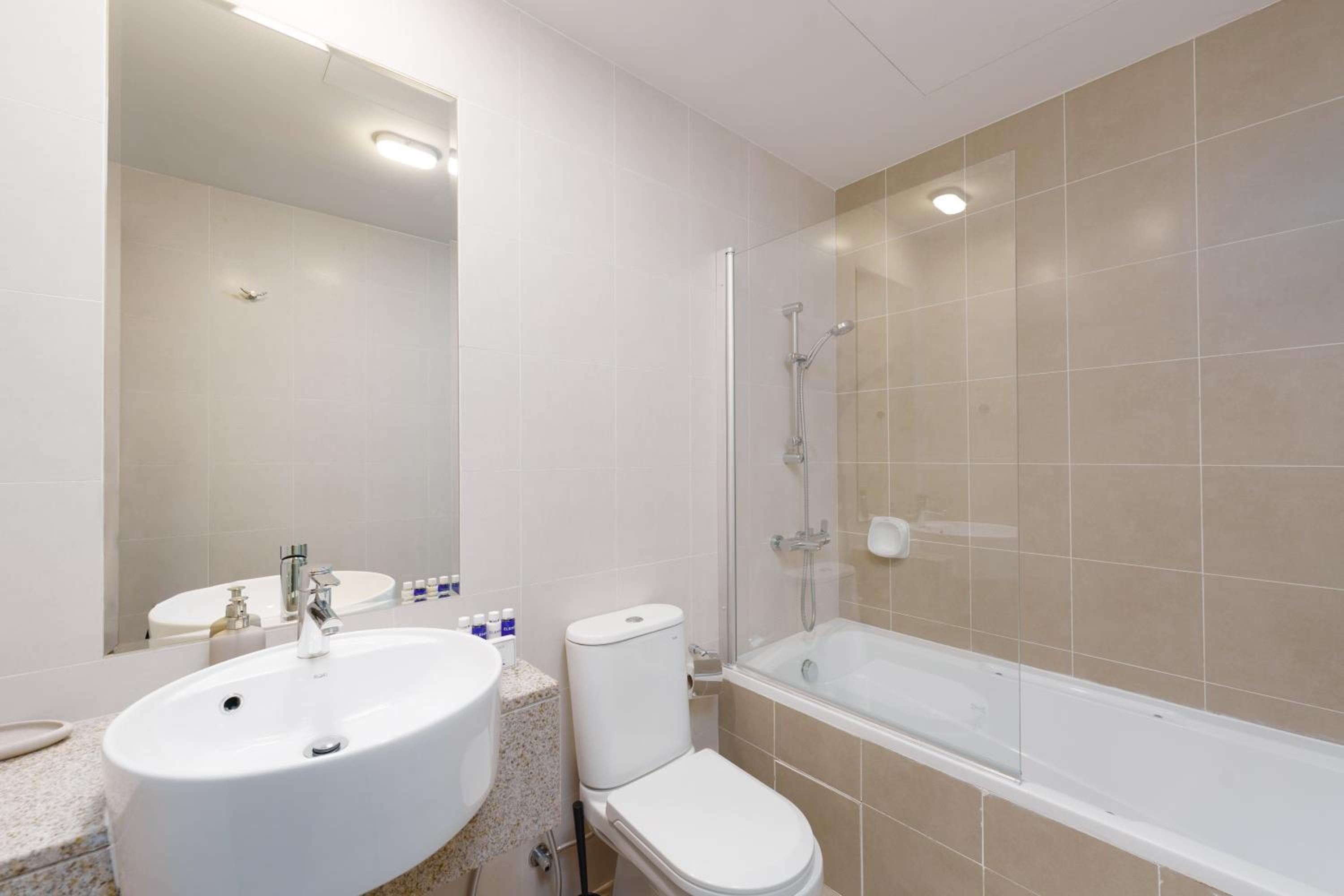 Maison Privee - Elegant & Panoramic Sea View Apt on Al Reem Island