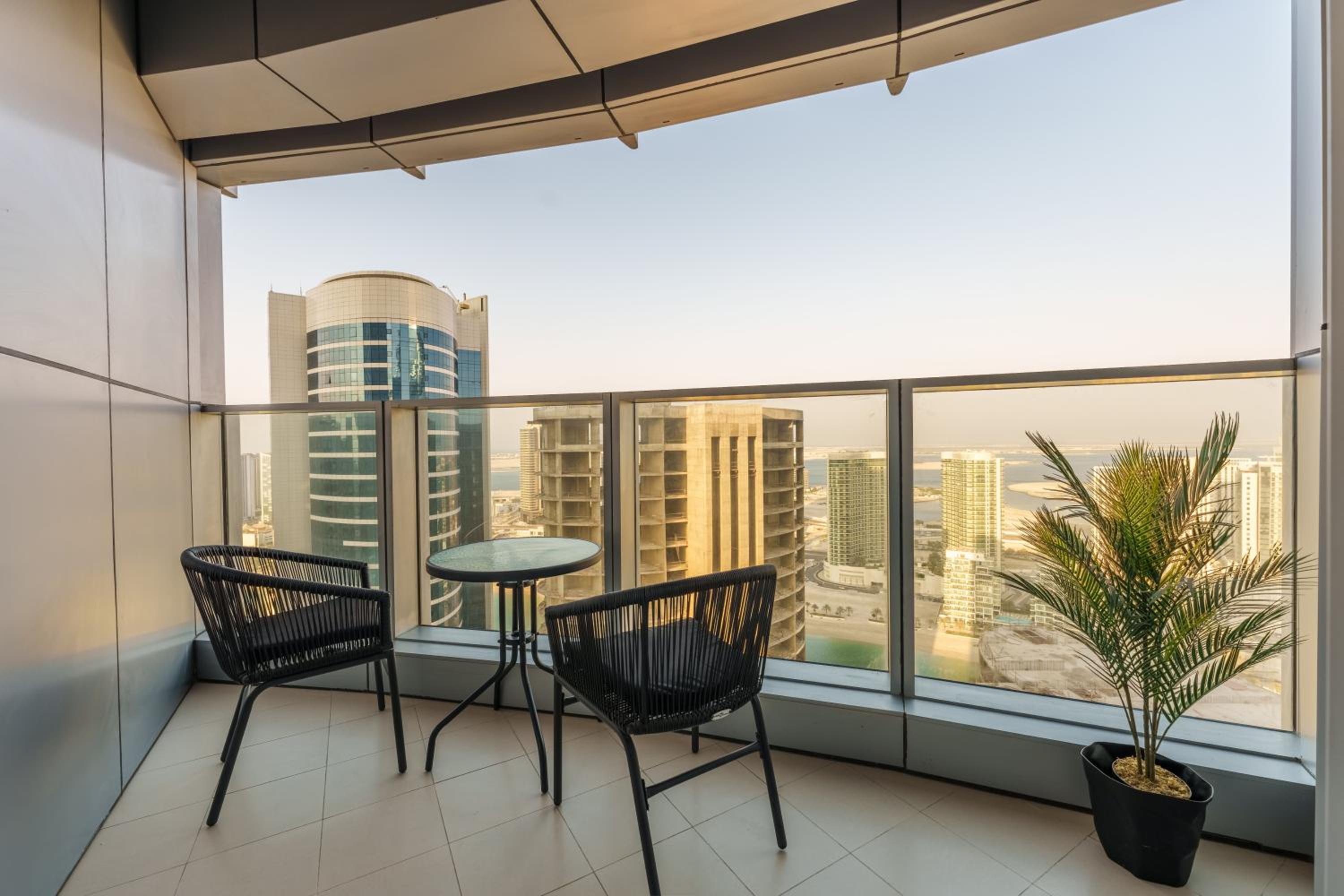 Maison Privee - Elegant & Panoramic Sea View Apt on Al Reem Island