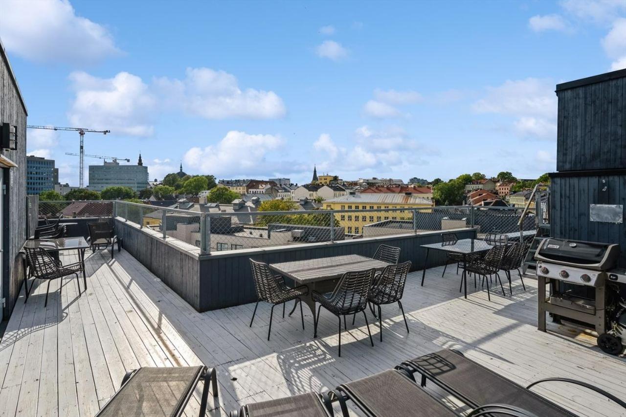 Nydelig leilighet med privat terrasse mot bakgård view 2