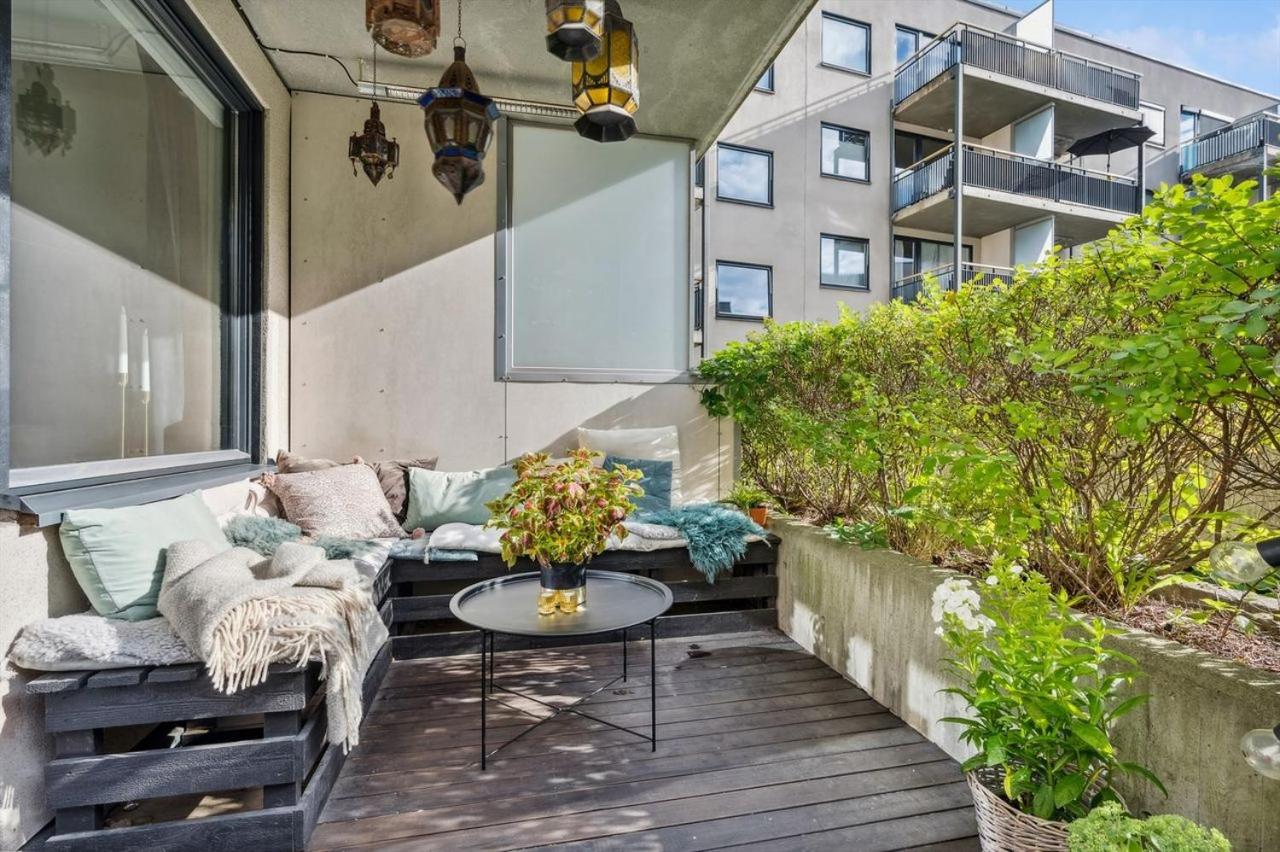 Nydelig leilighet med privat terrasse mot bakgård view 5