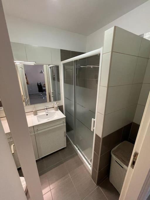 Duplex con piscina cerca del mar