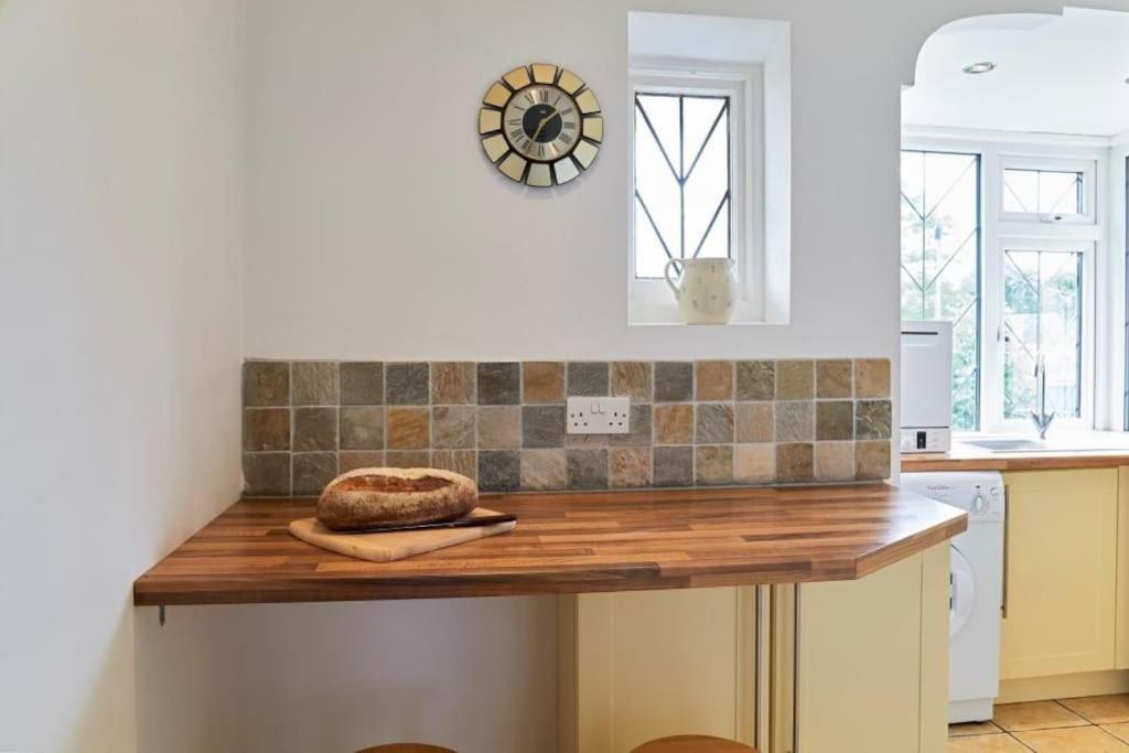 WREN by BOURNECOAST - A Charming First Floor Apartment - Walking Distance to the Shops, River and Beaches - FM8369 view 4