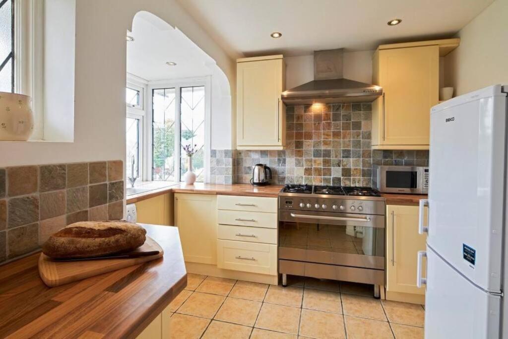 WREN by BOURNECOAST - A Charming First Floor Apartment - Walking Distance to the Shops, River and Beaches - FM8369 view 3