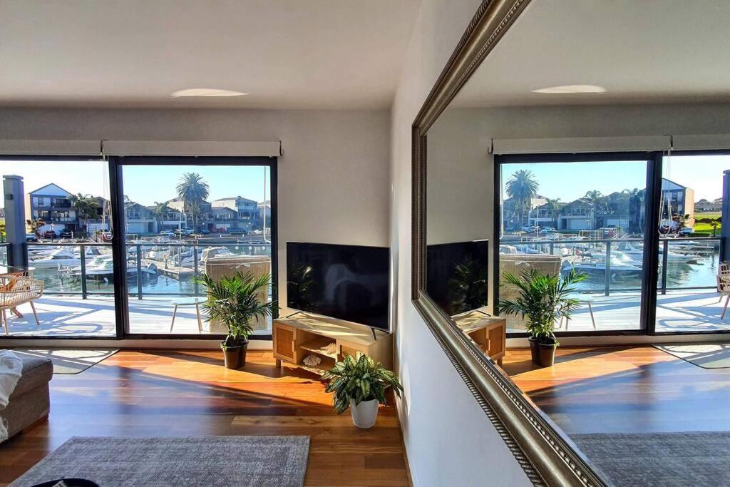 Marina Magic Getaways - Your Waterfront Retreat