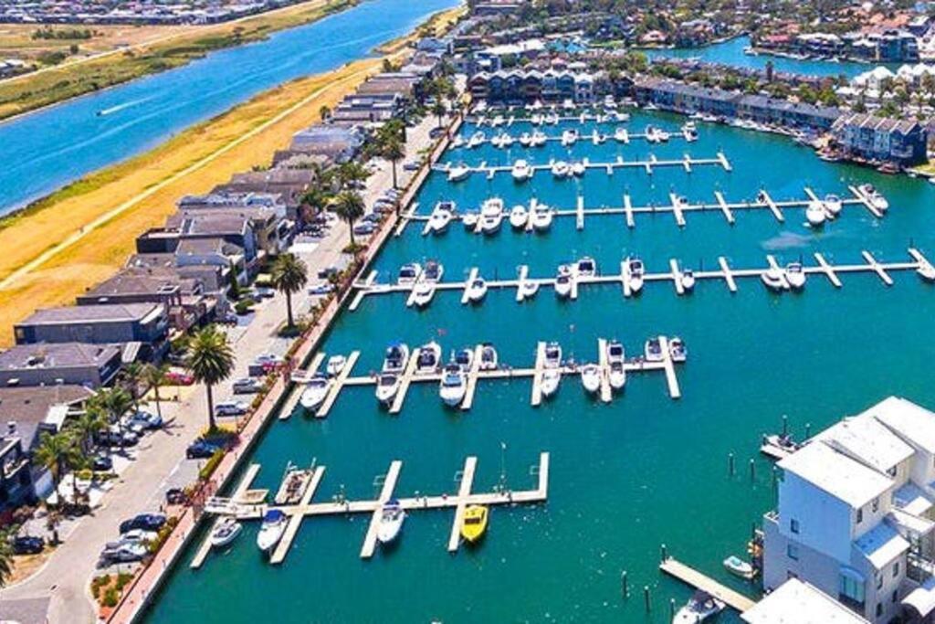 Marina Magic Getaways - Your Waterfront Retreat