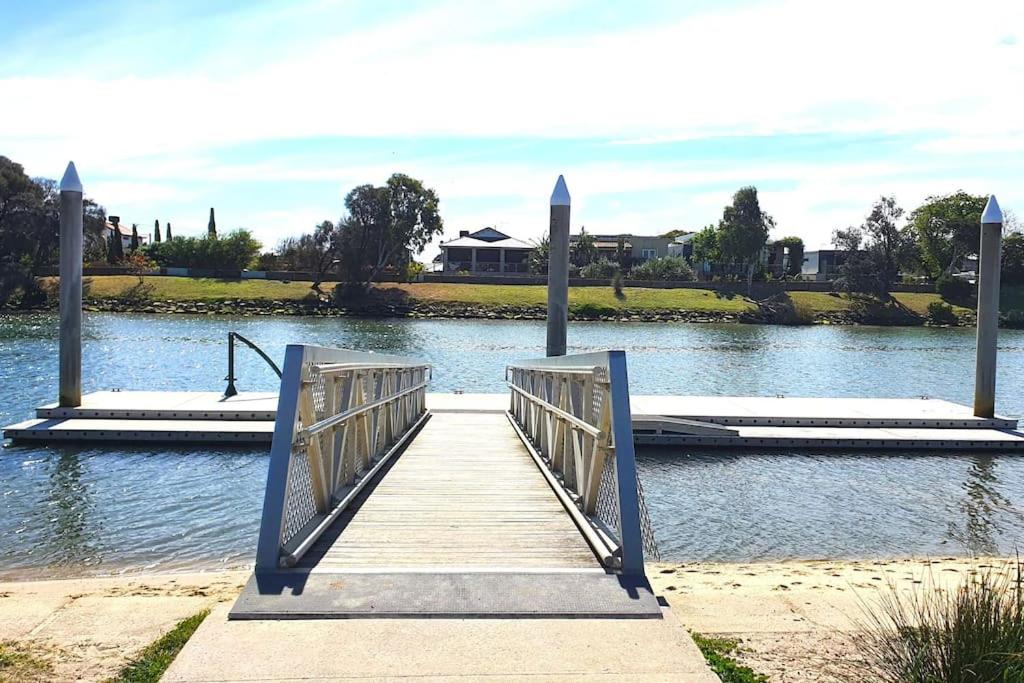Marina Magic Getaways - Your Waterfront Retreat