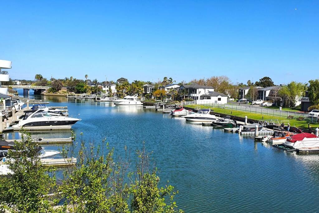 Marina Magic Getaways - Your Waterfront Retreat