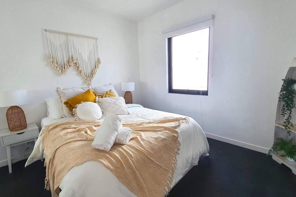 Marina Magic Getaways - Your Waterfront Retreat