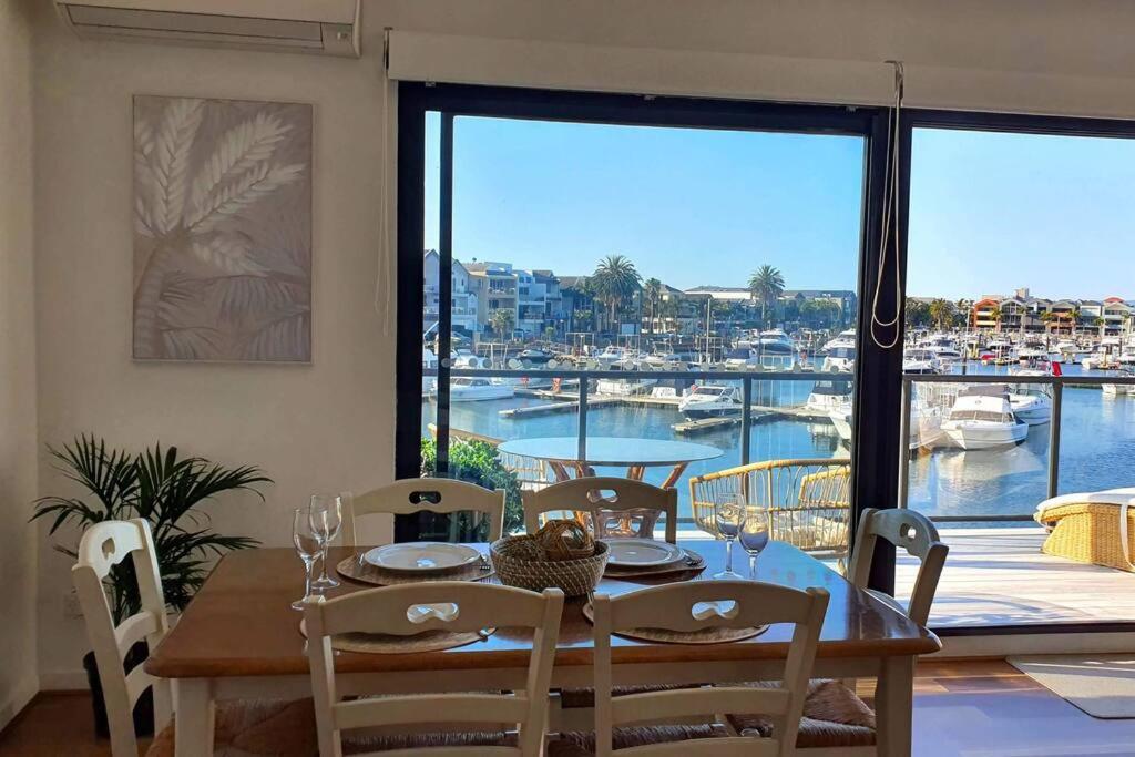 Marina Magic Getaways - Your Waterfront Retreat