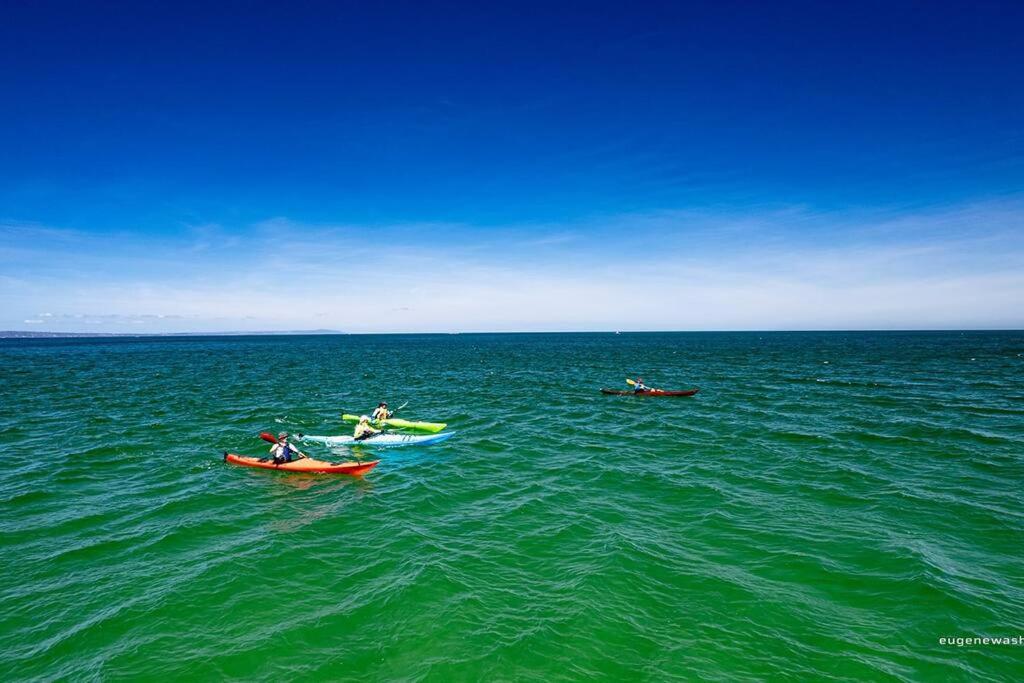 Marina Magic Getaways - Your Waterfront Retreat