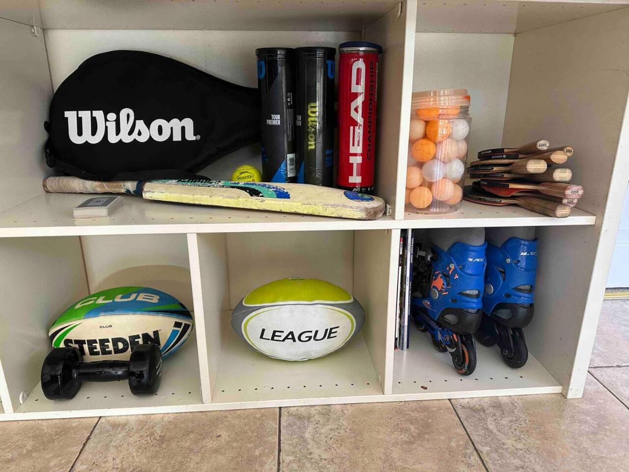 Pool - Arcade Games - Heated toilet seat - Air Conditioning- Hot Tub Spa - Electrical BBQ Grill at Golden Swan Holiday House