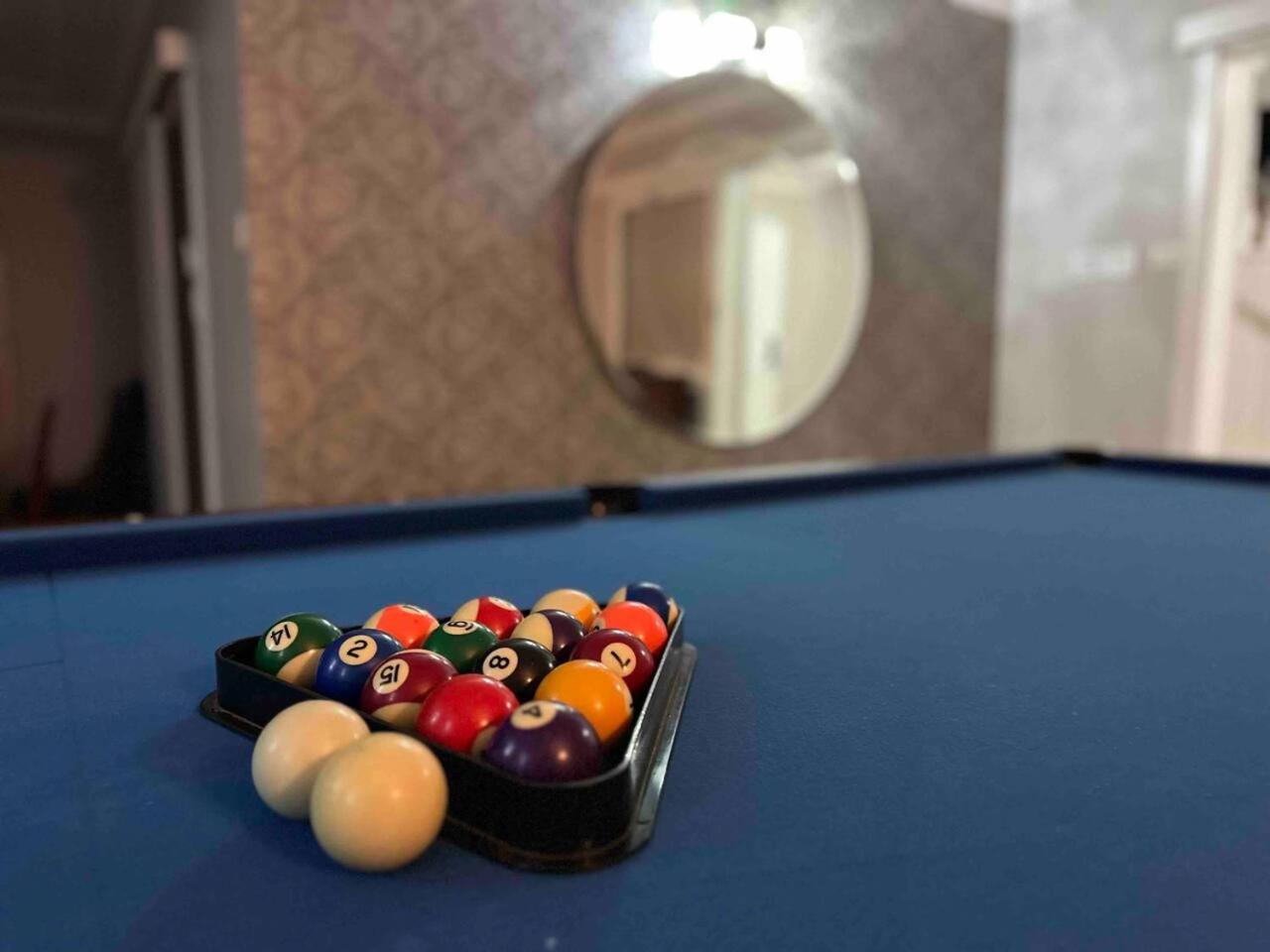 Pool - Arcade Games - Heated toilet seat - Air Conditioning- Hot Tub Spa - Electrical BBQ Grill at Golden Swan Holiday House