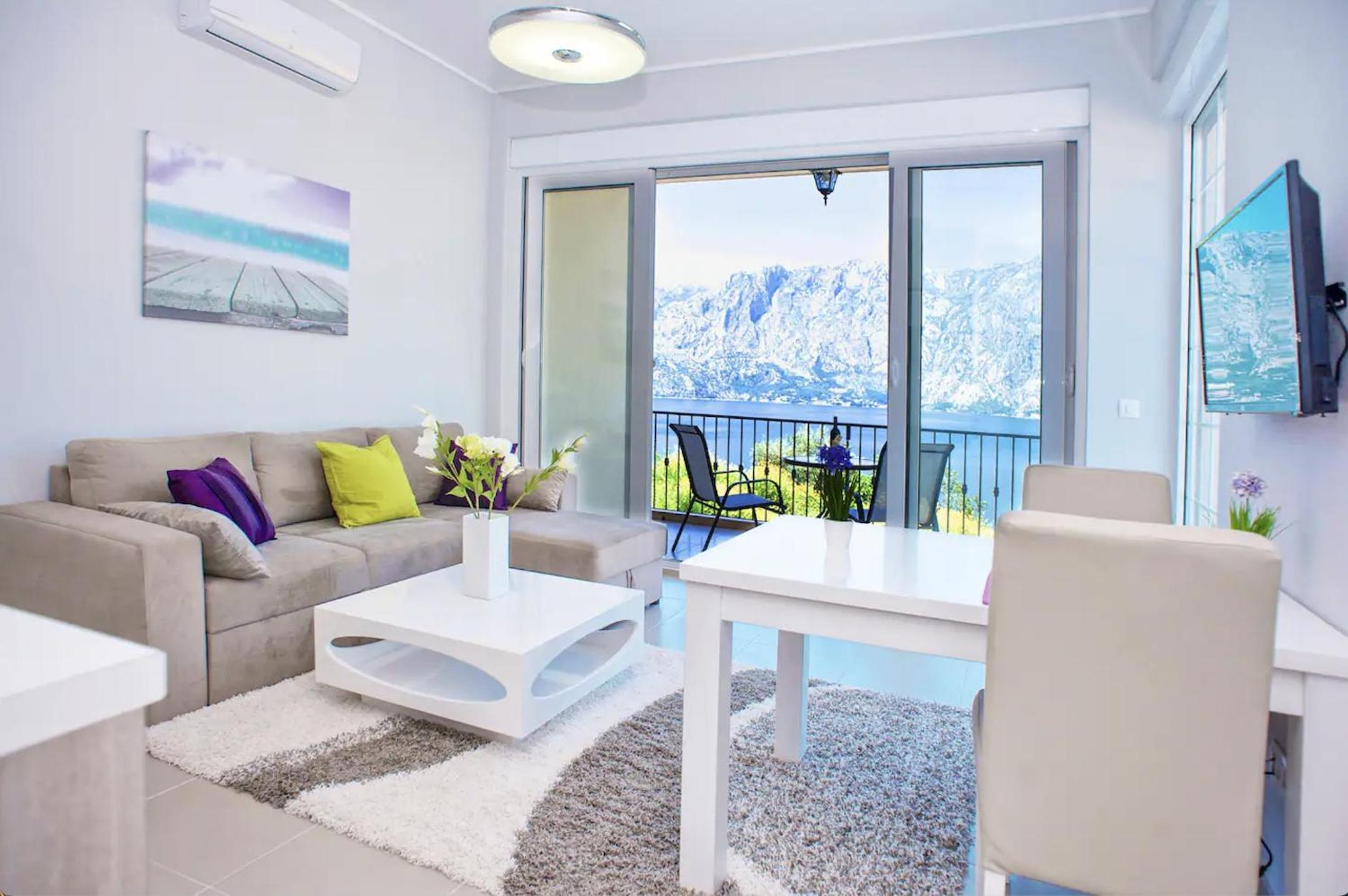 APARTMENT SOPHIA. Sea-view luxe apartment with terrace and pool! view 3