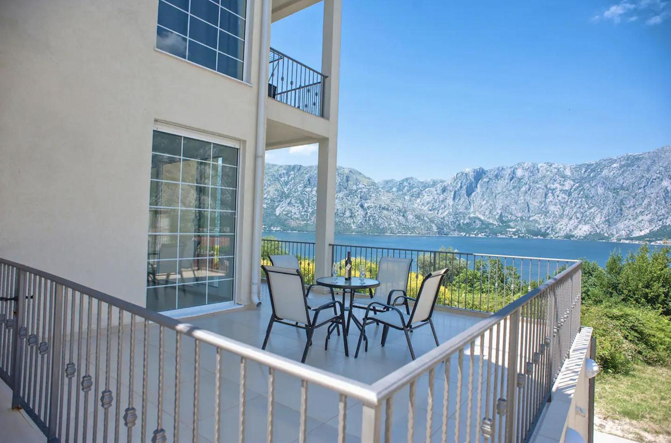 APARTMENT SOPHIA. Sea-view luxe apartment with terrace and pool! view 2