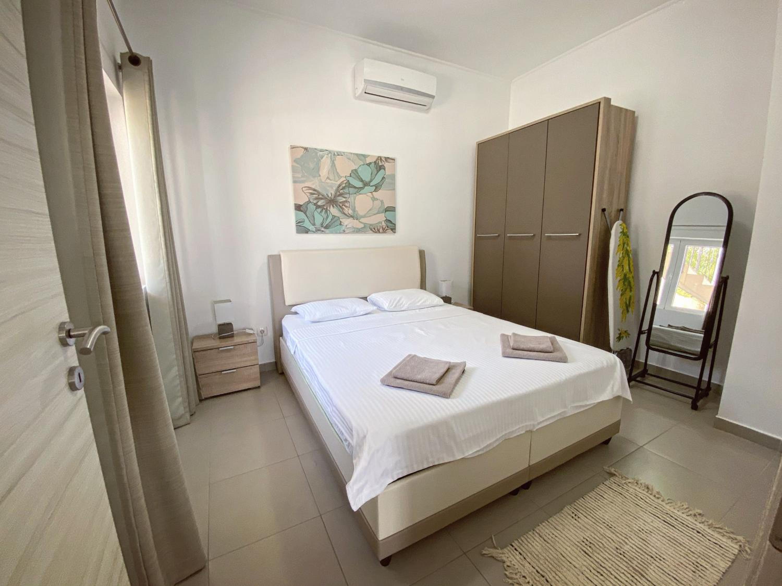 APARTMENT SOPHIA. Sea-view luxe apartment with terrace and pool! view 4