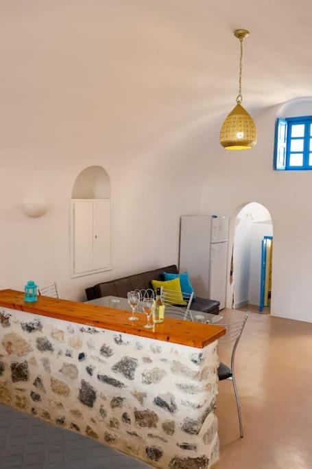 Kastelli , santorini house for 4 persons by MPS