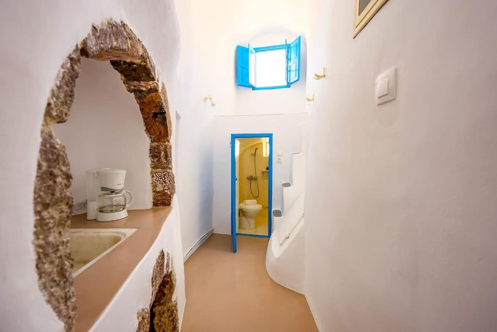 Kastelli , santorini house for 4 persons by MPS