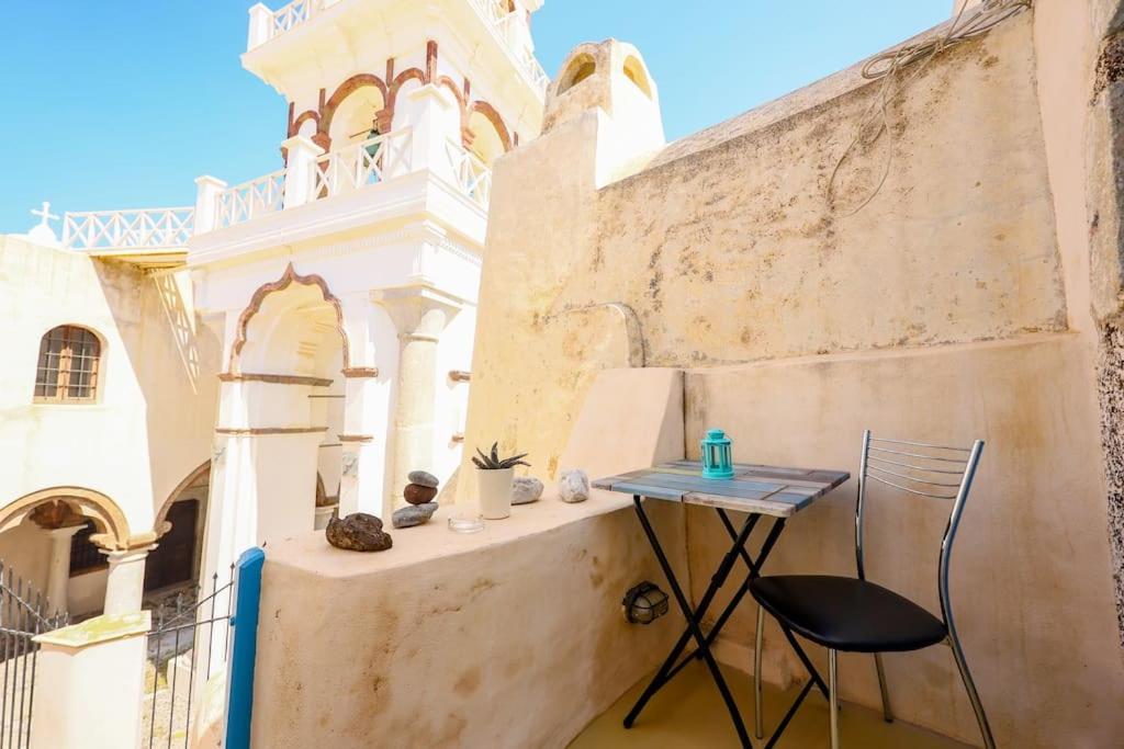 Kastelli , santorini house for 4 persons by MPS
