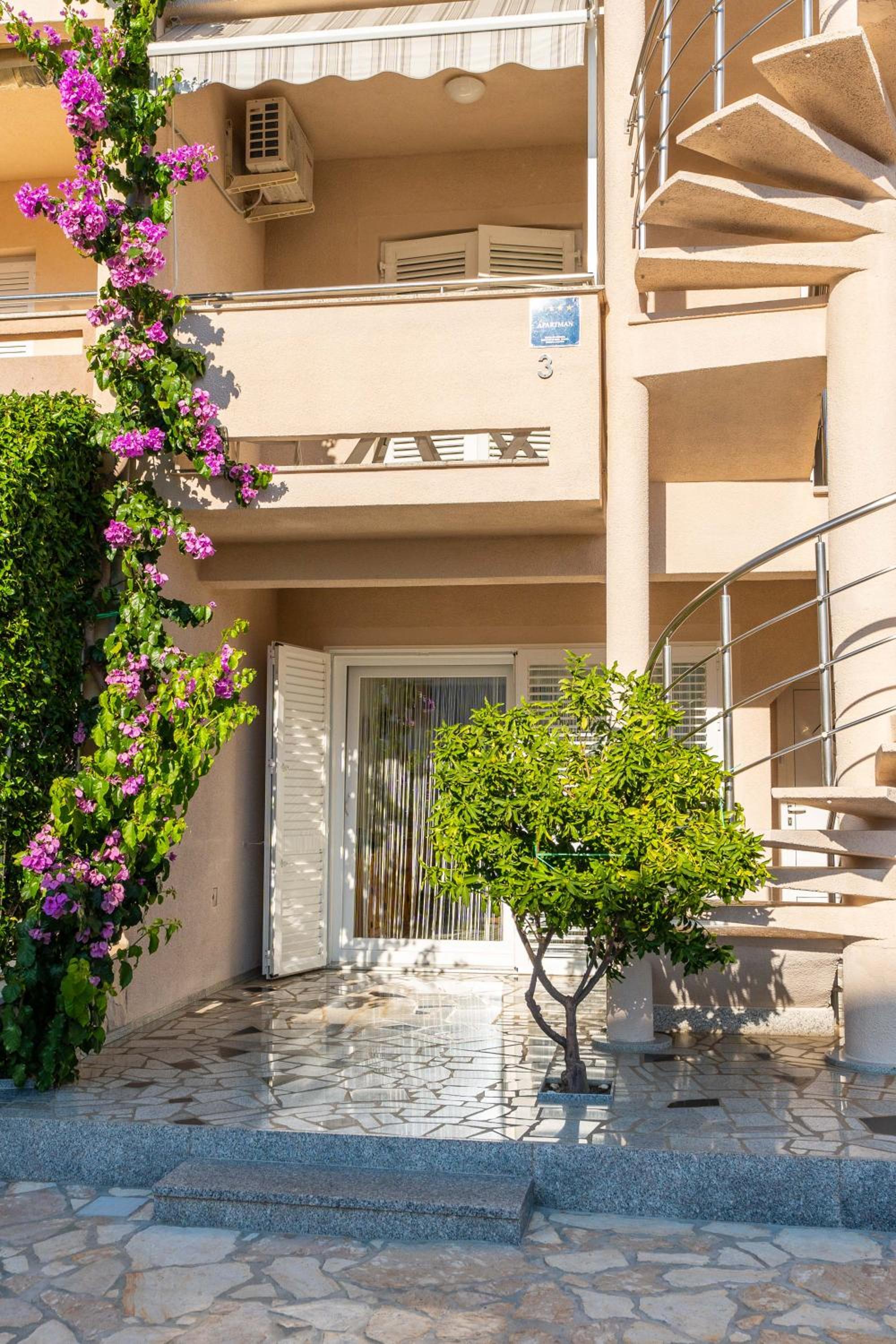 Hotel Apartments Cvetka - Image 1