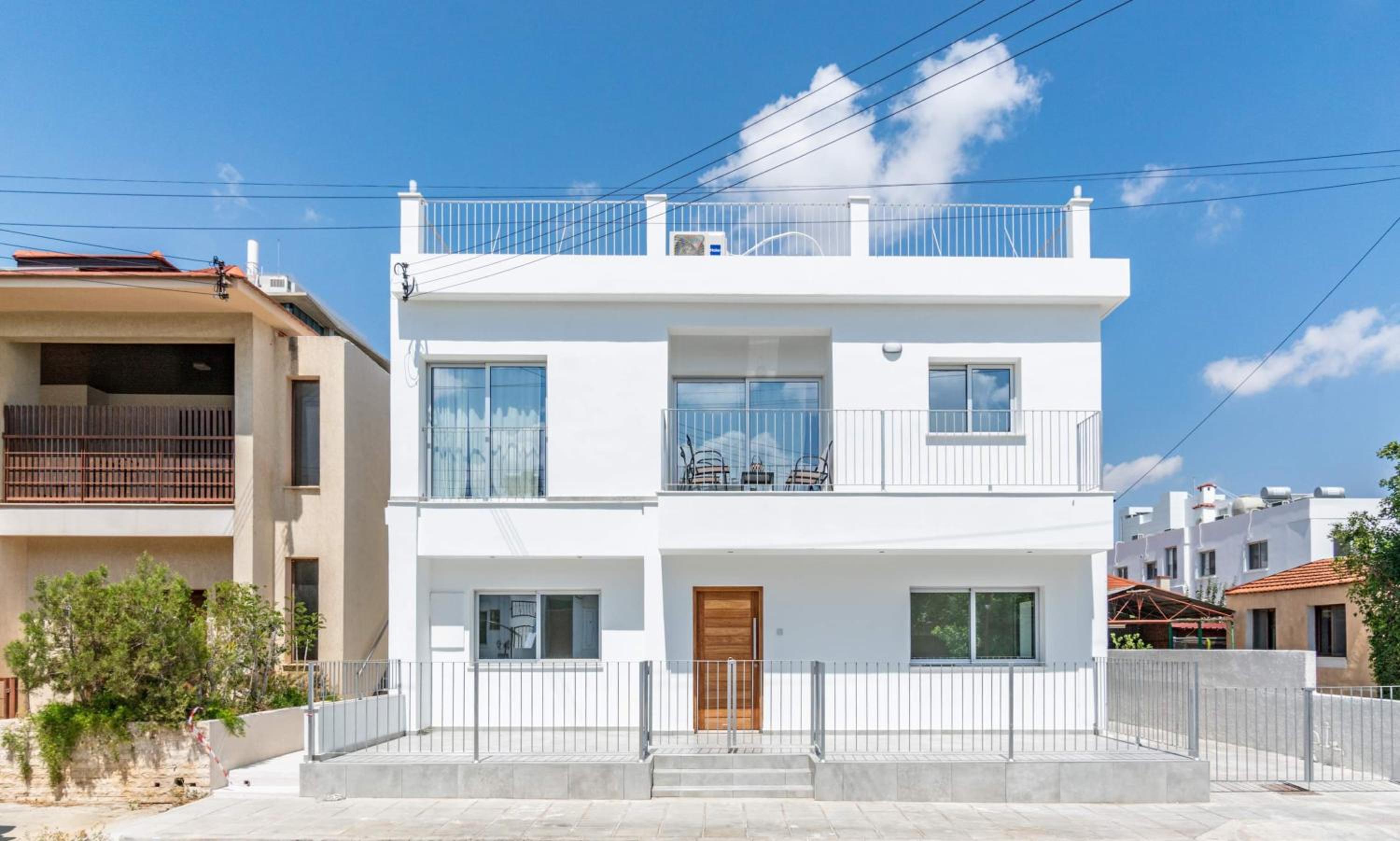 Kition City Apartments - Central Location
