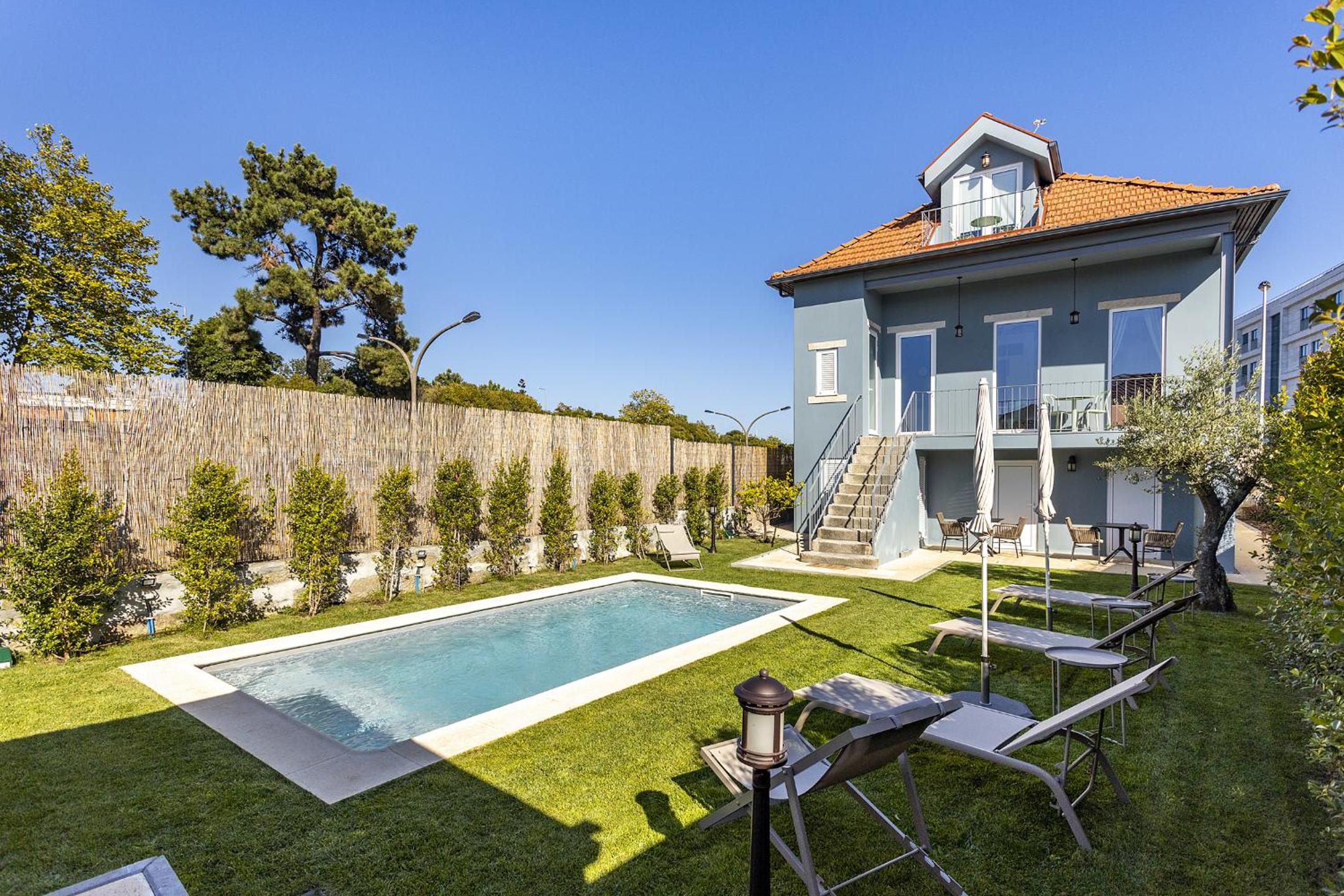 Douro Prestige Urban Retreat with shared S-Pool & Gym view 2