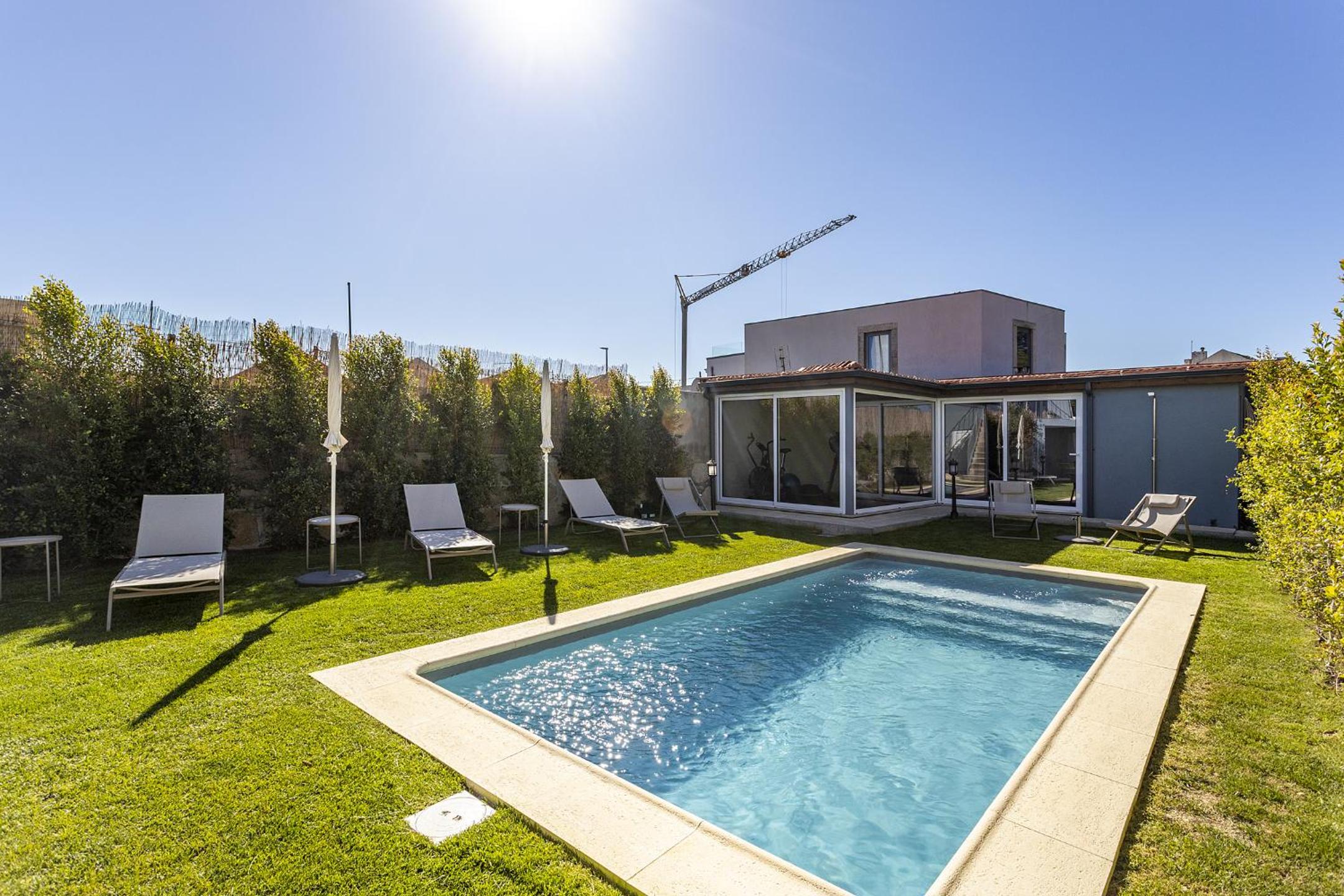 Douro Prestige Urban Retreat with shared S-Pool & Gym view 4