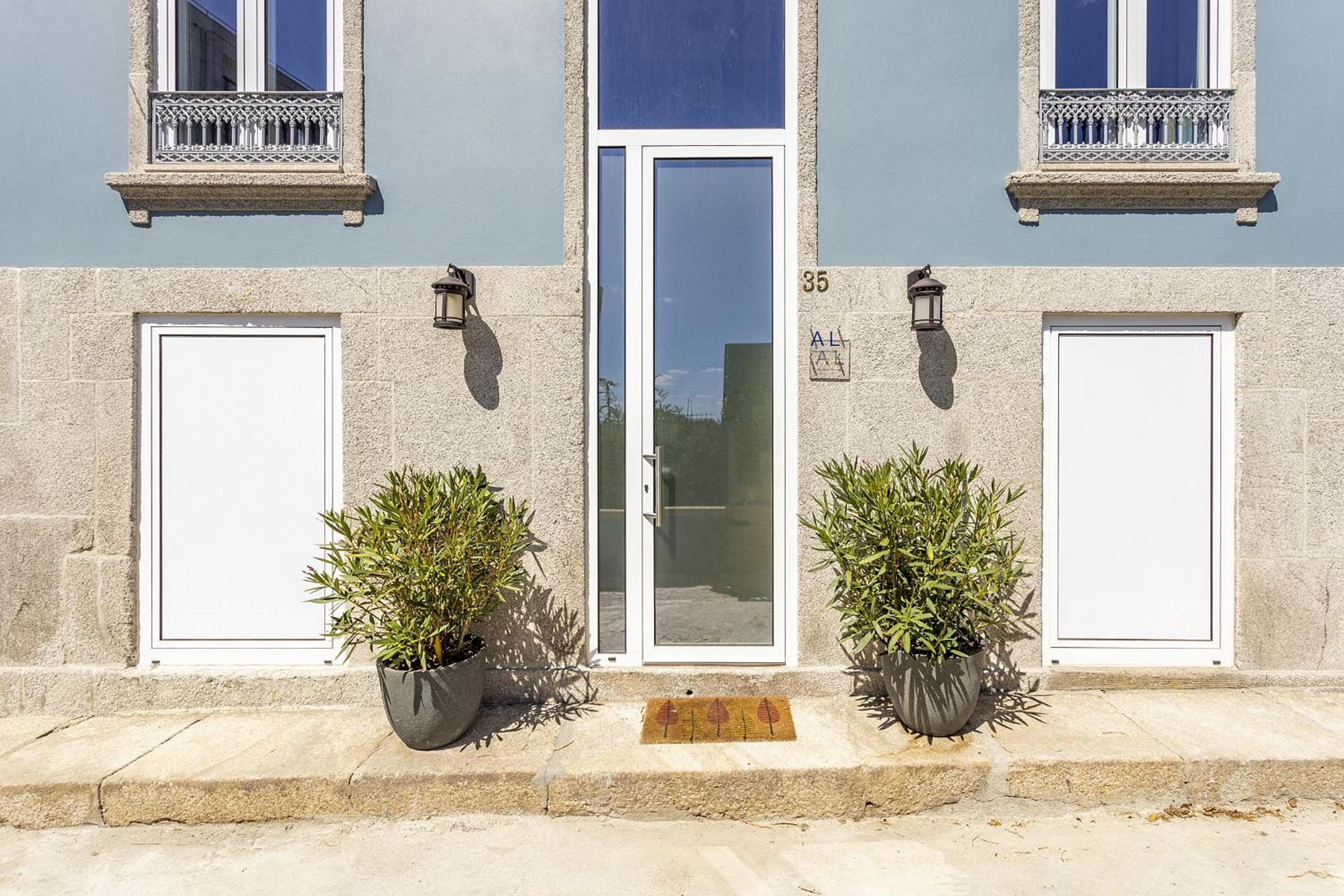 Douro Prestige Urban Retreat with shared S-Pool & Gym view 5