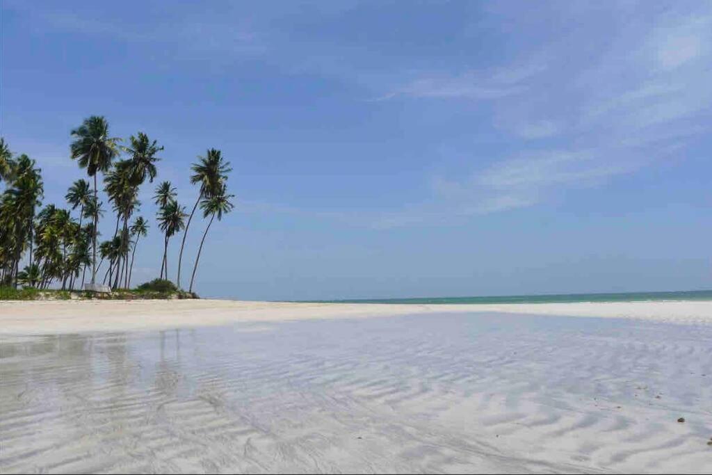 Carneiros Luxury Beachfront Condominium 20 ppl