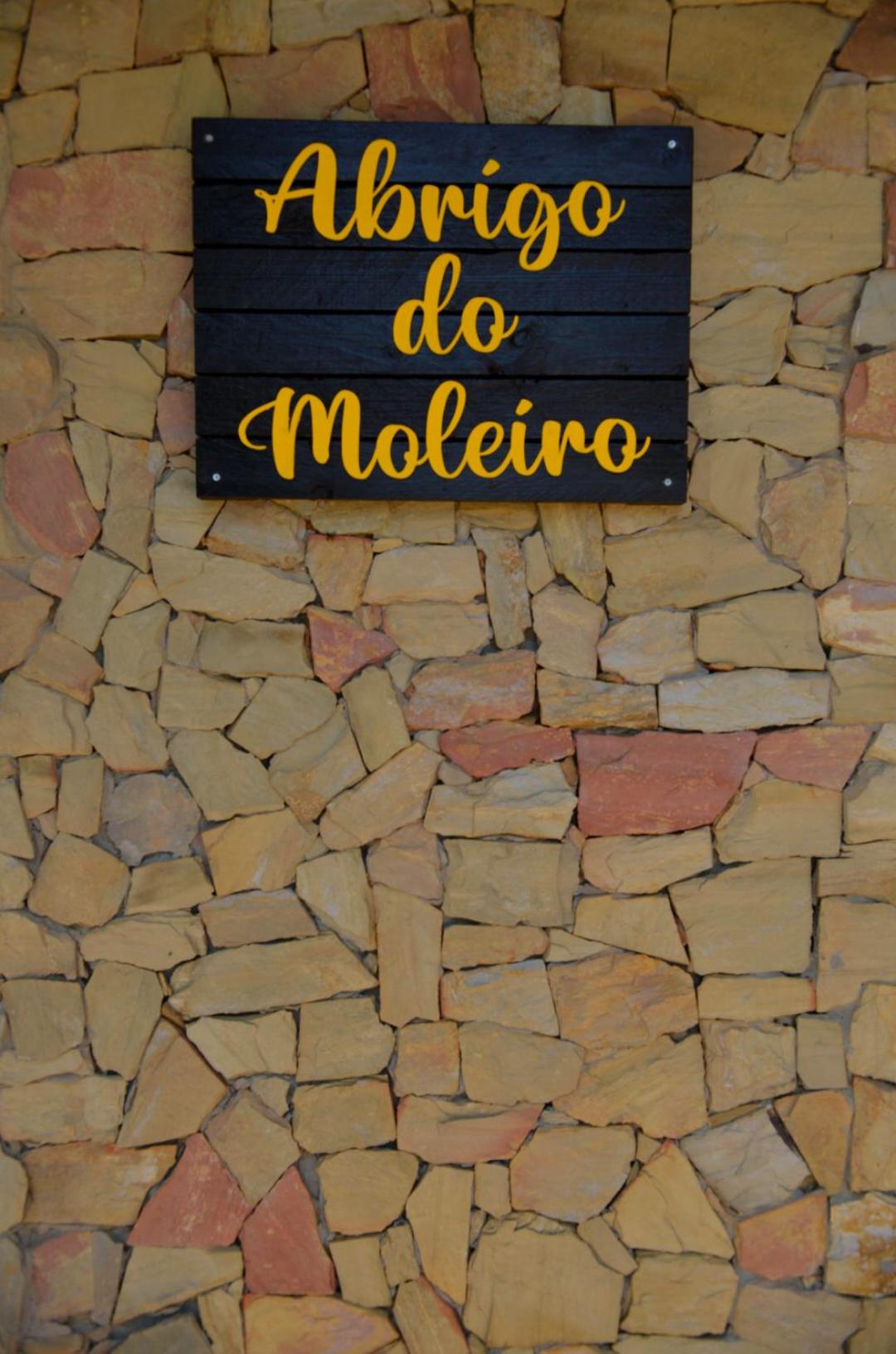 Abrigo do Moleiro view 2