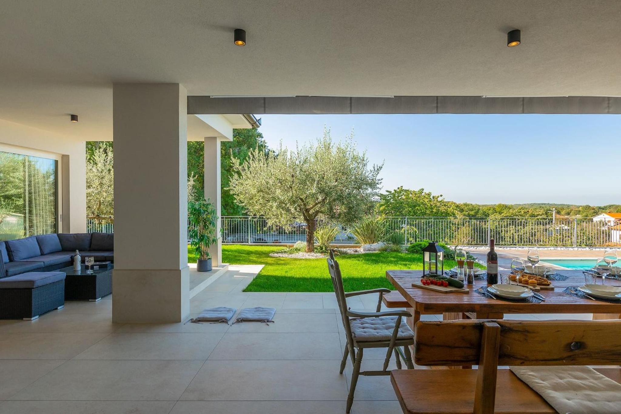 Modern villa Grgo with pool and jacuzzi in Tinjan view 4