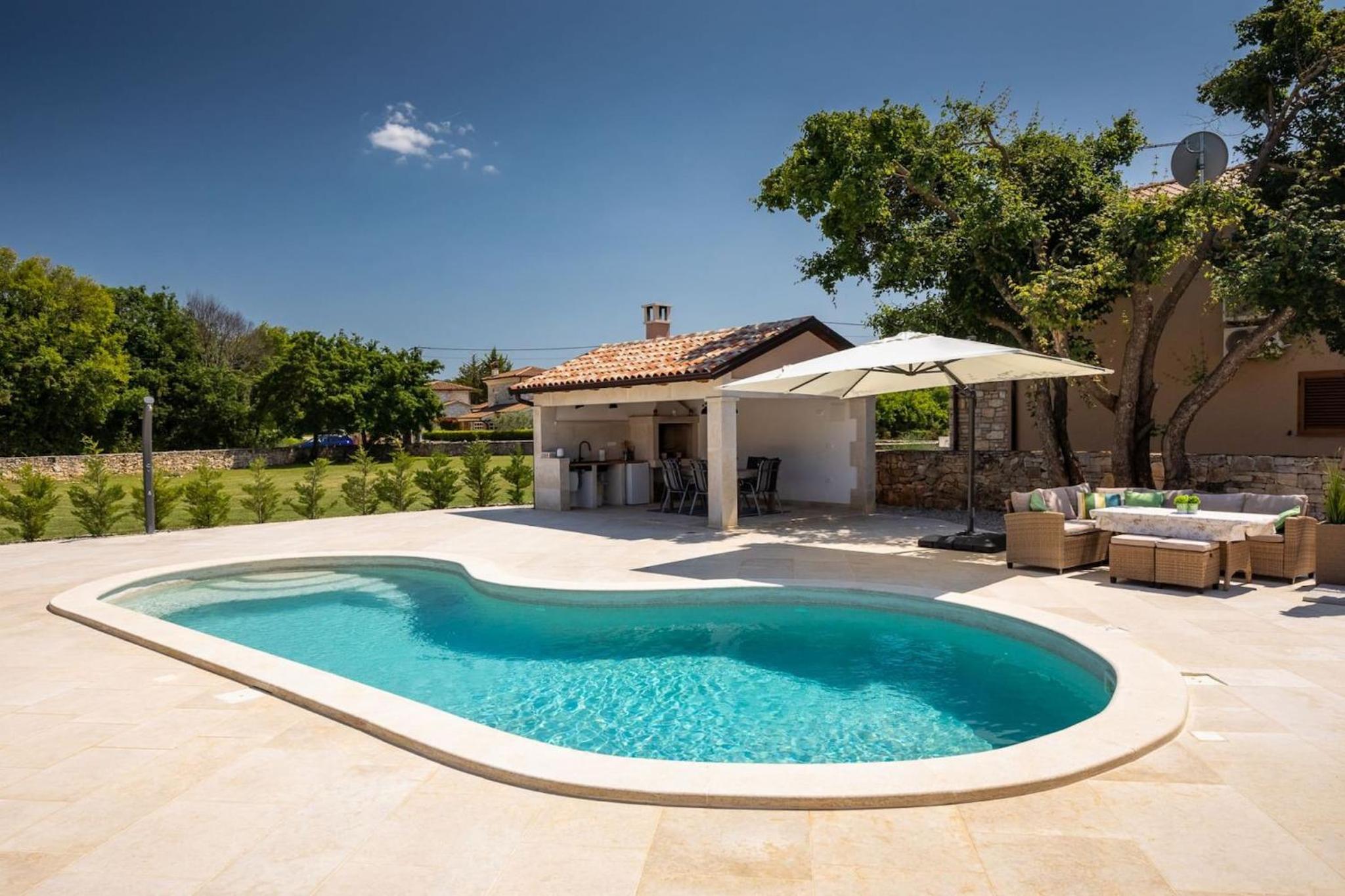 Rustic villa Marijanin Vrt with pool in Tinjan view 2