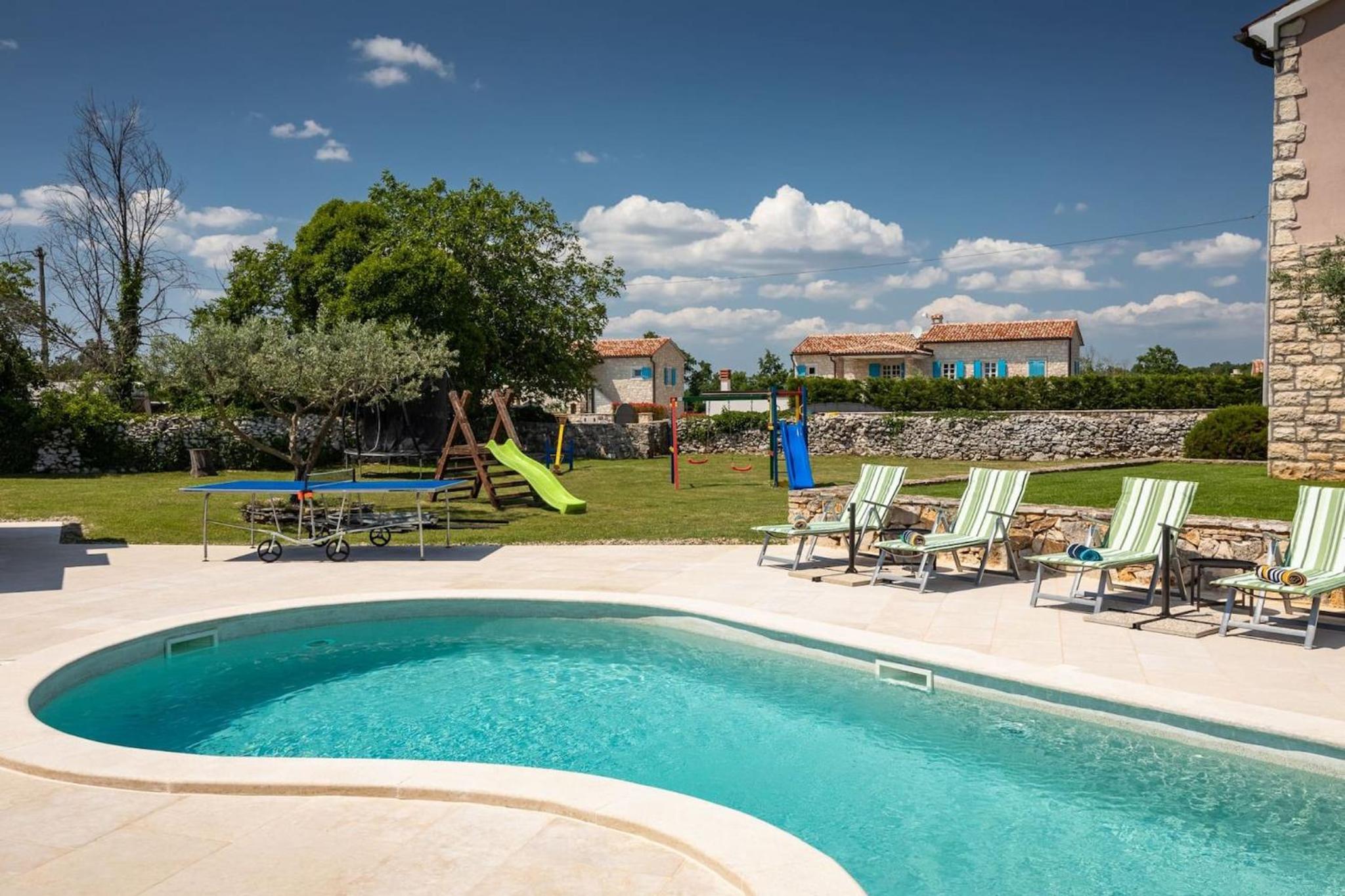 Rustic villa Marijanin Vrt with pool in Tinjan view 3