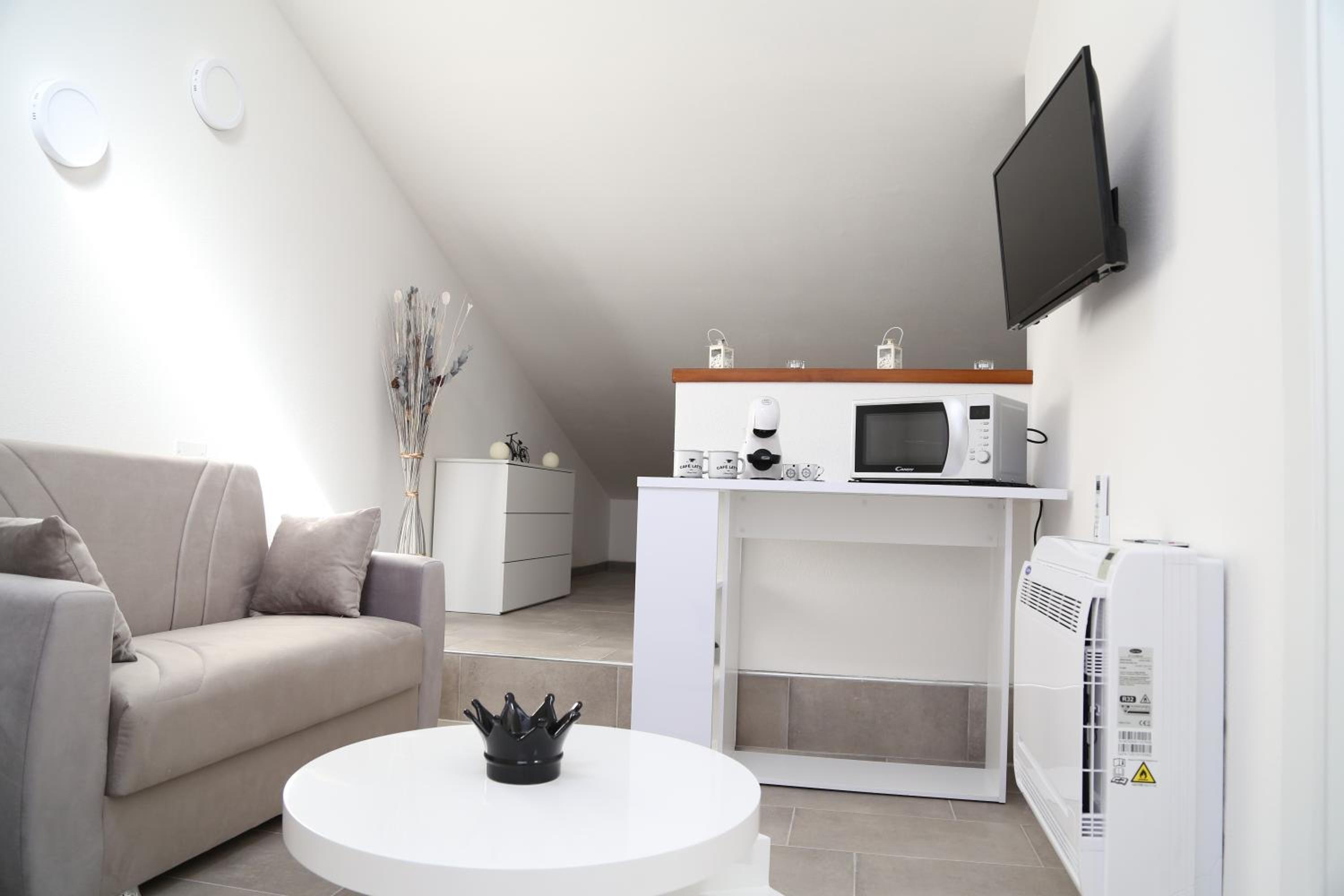 GuestHost - Al civico 5 - Mondern Apartments & Suite! view 4