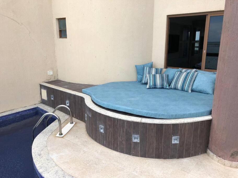 Condomínio Barra Bali apartamento térreo de frente para mar