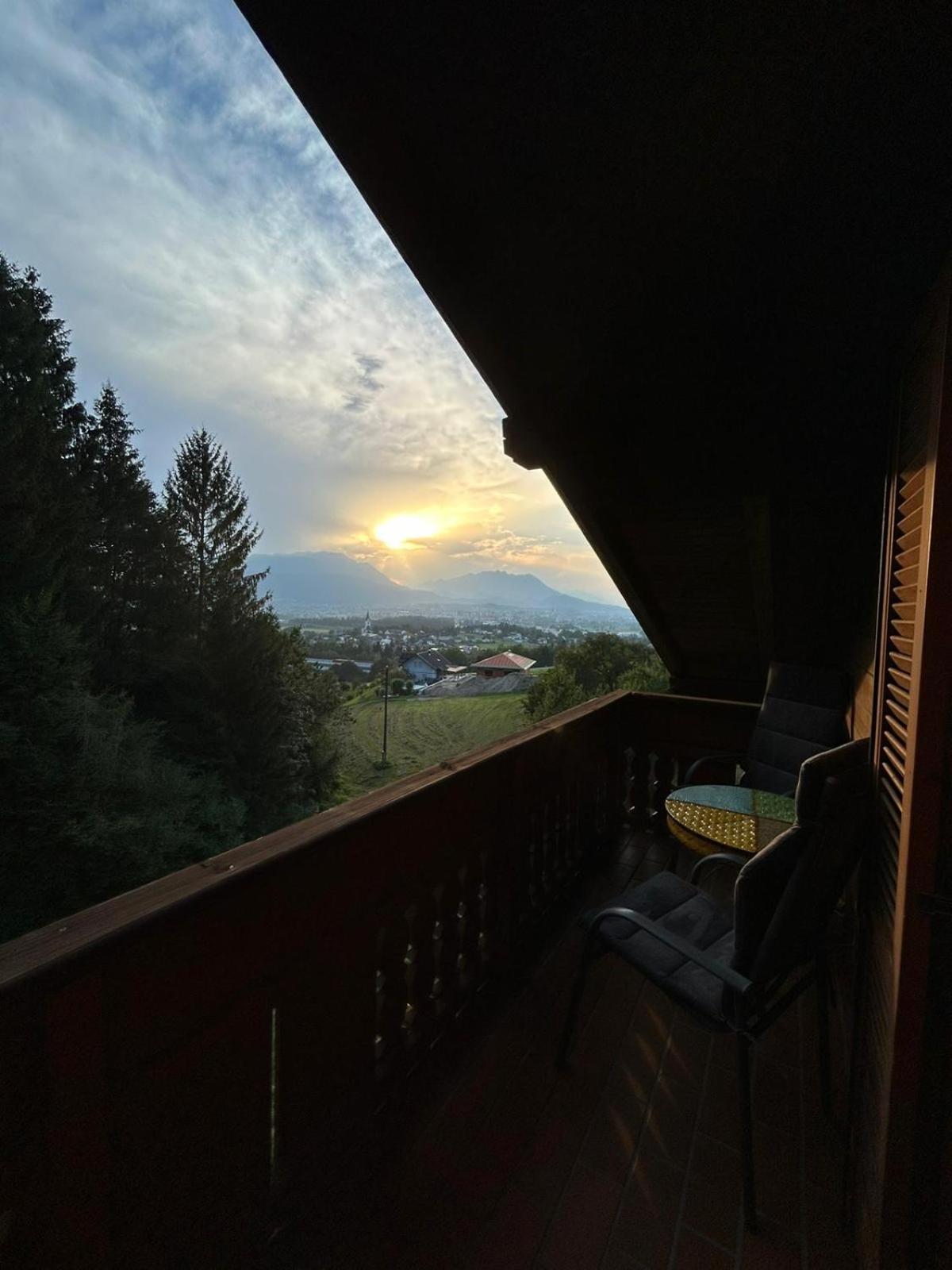 Fridas Place - DER Blick über ganz Villach - 160 m2 Ferienoase - ganzes Haus bis zu 8 Personen