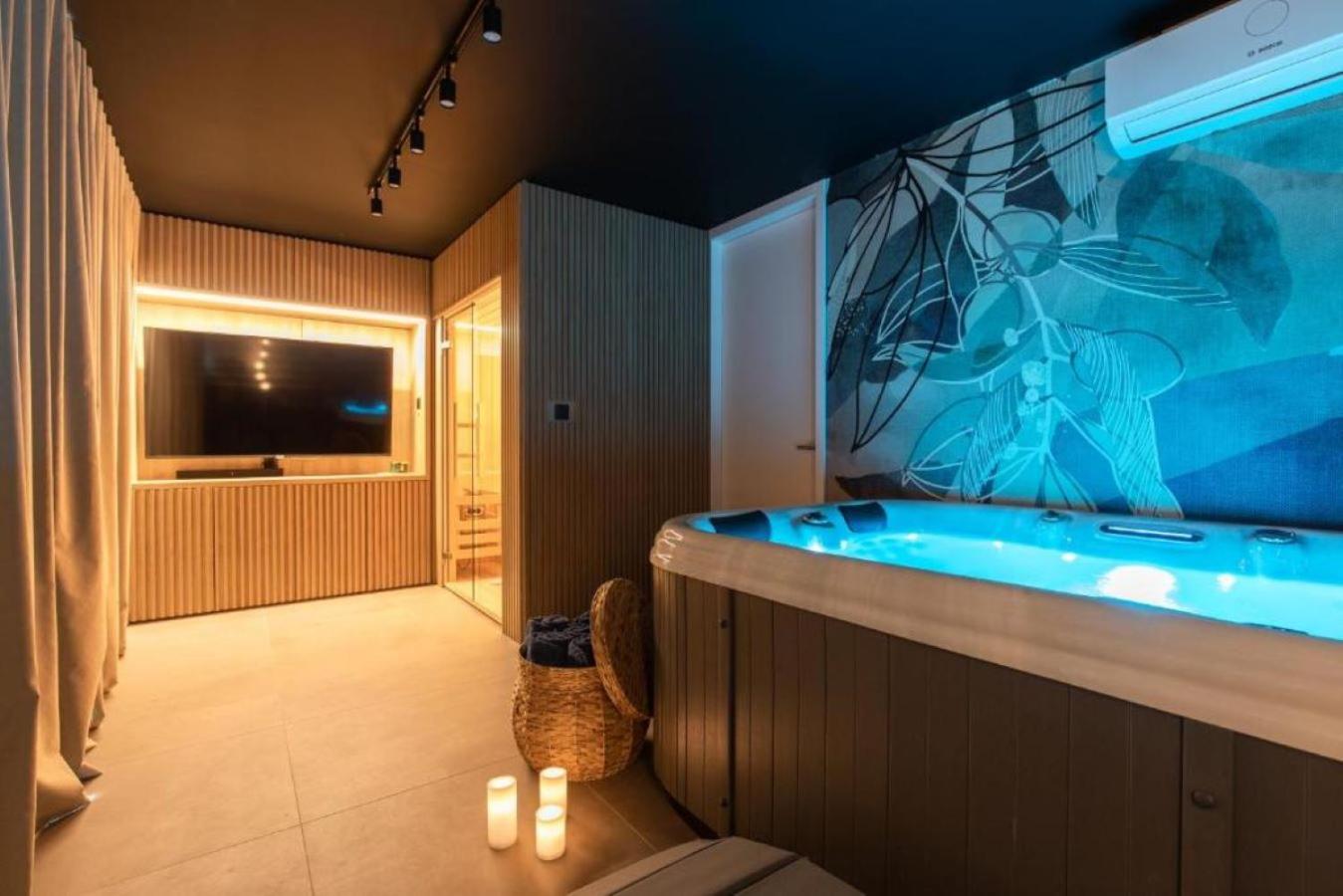 Annabel's Luxury Apartment with private pool, jacuzzi and sauna