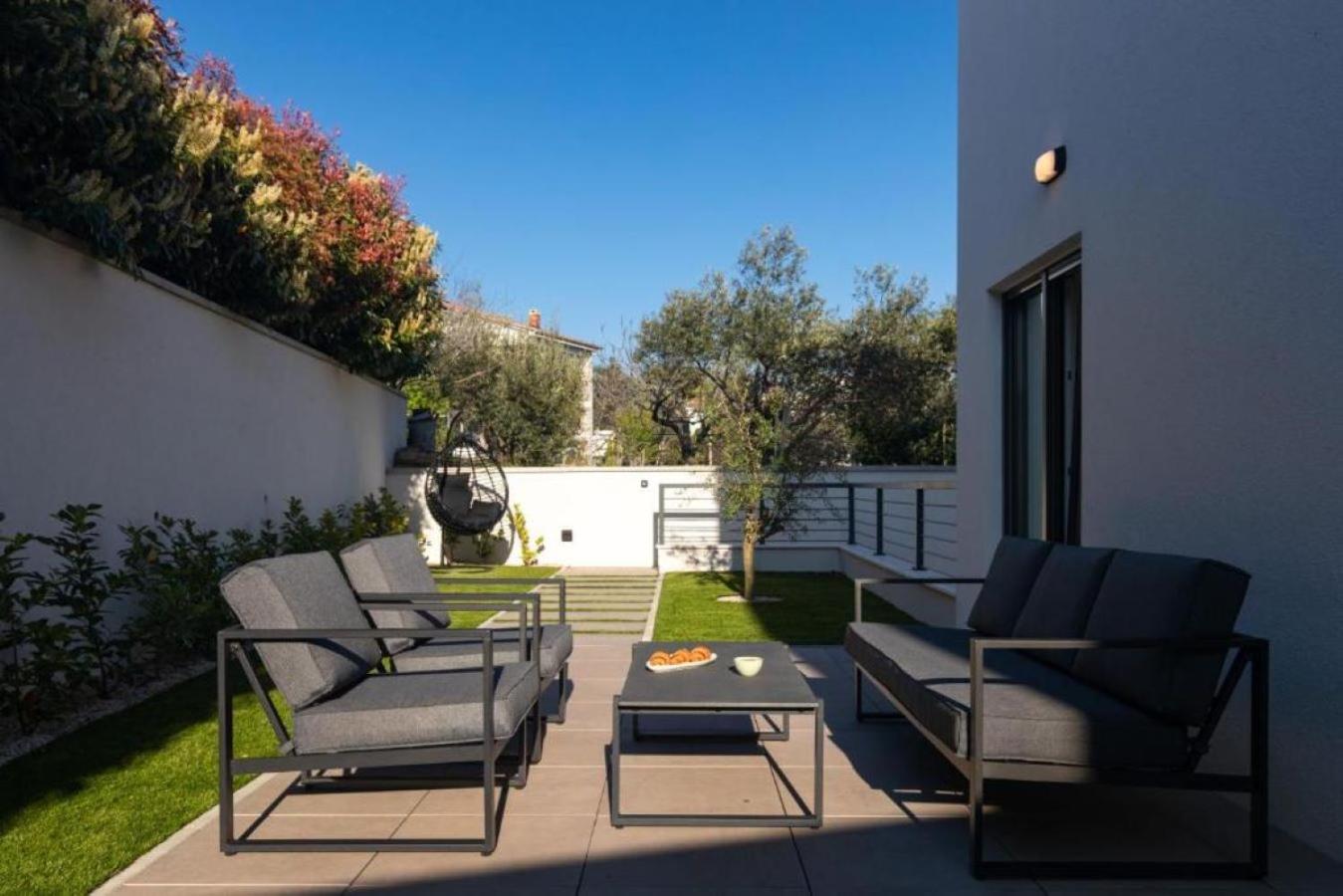 Annabel's Luxury Apartment with private pool, jacuzzi and sauna