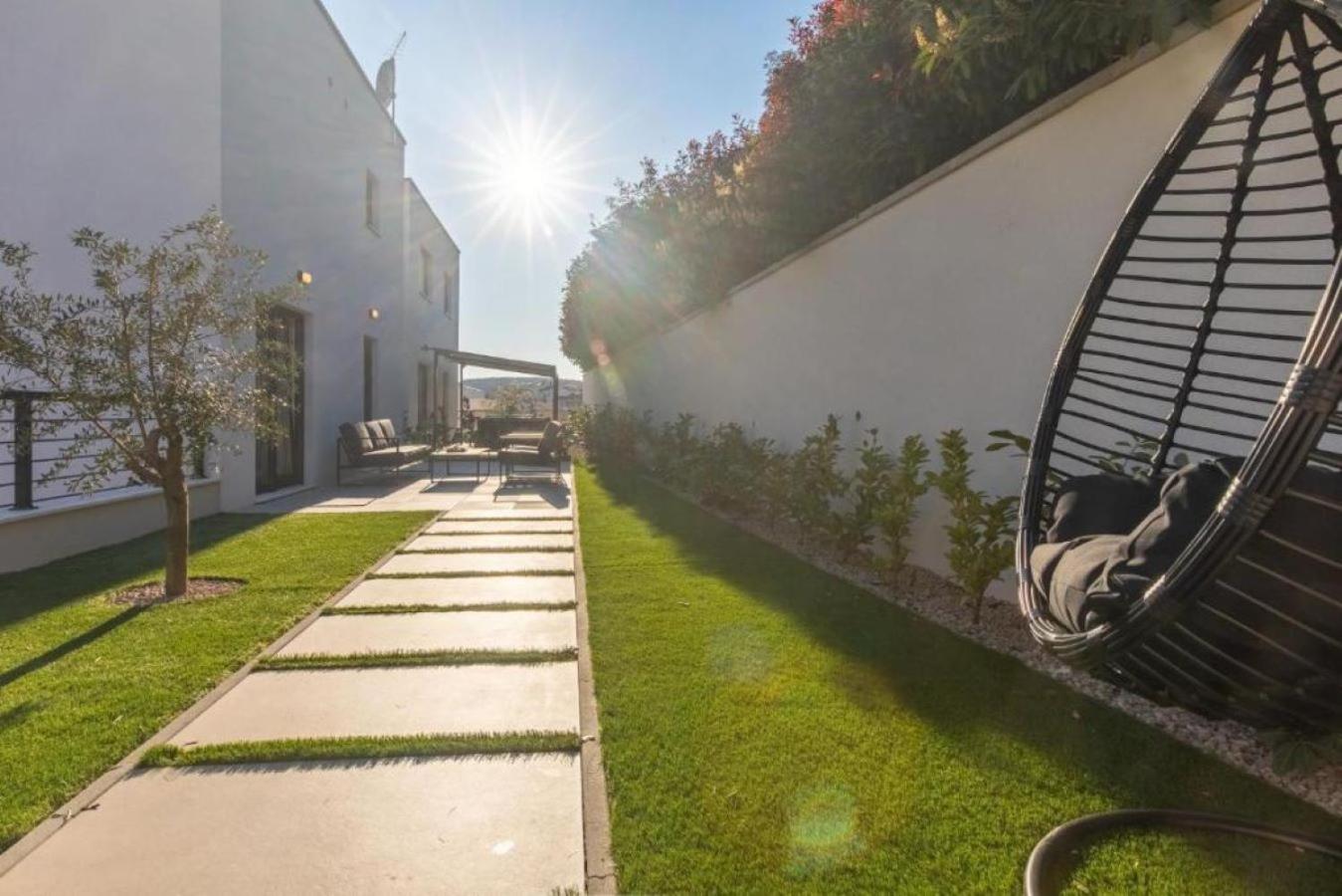 Annabel's Luxury Apartment with private pool, jacuzzi and sauna