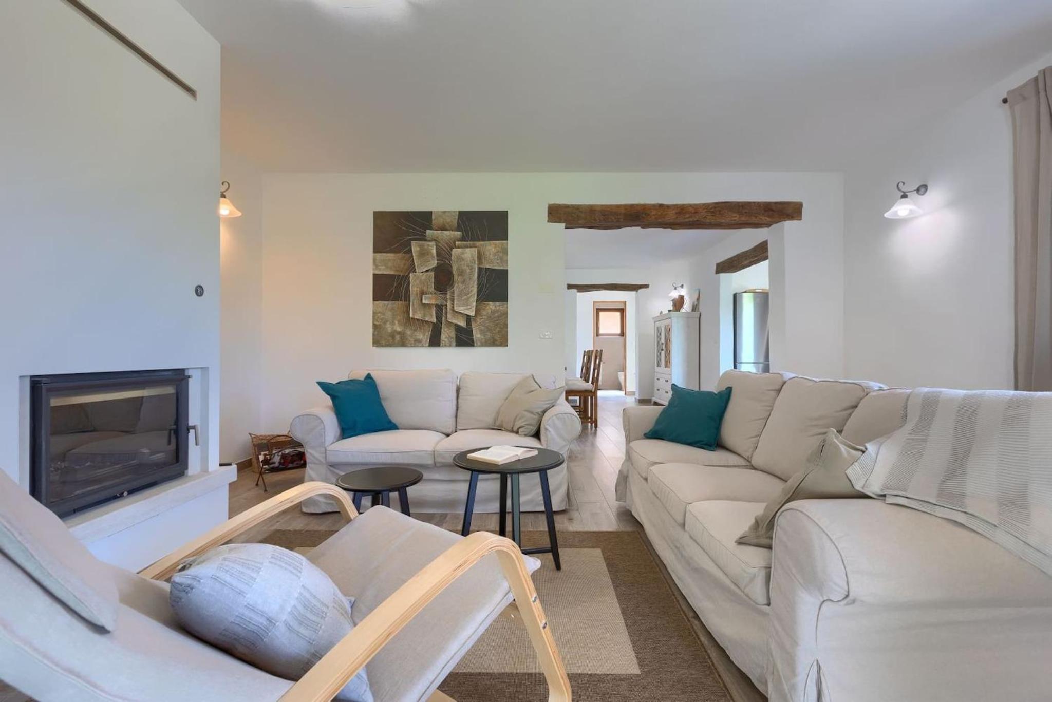 Family Casa Ida with pool and grill in Groznjan view 4