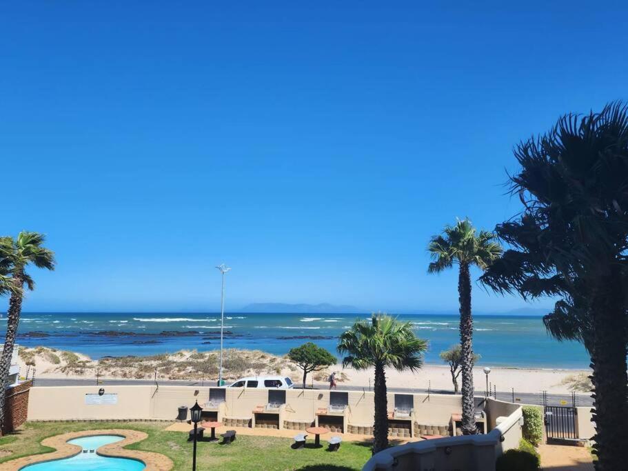 Beachfront Apartment with a View view 4