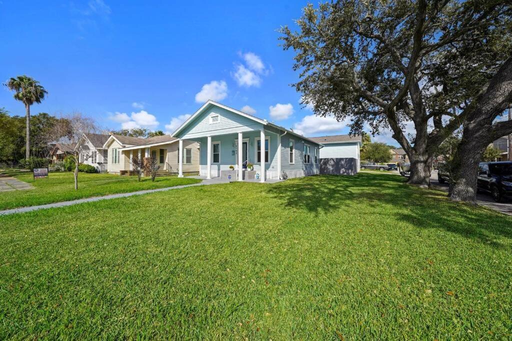 Luxury Designer Coastal Villa Bright Beautiful