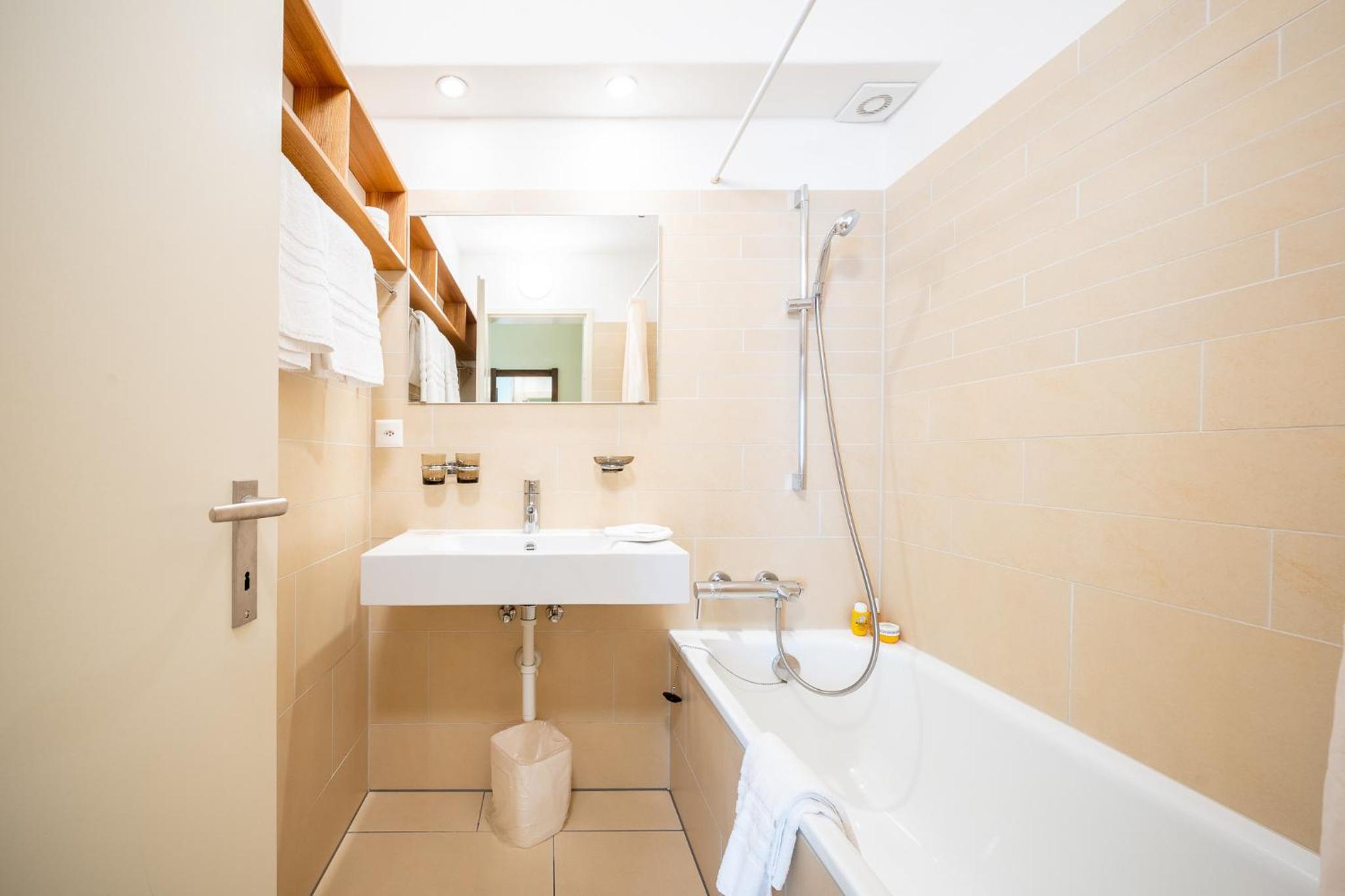 2205 Schoen eingerichtete Wohnung mit stilvollem Flair