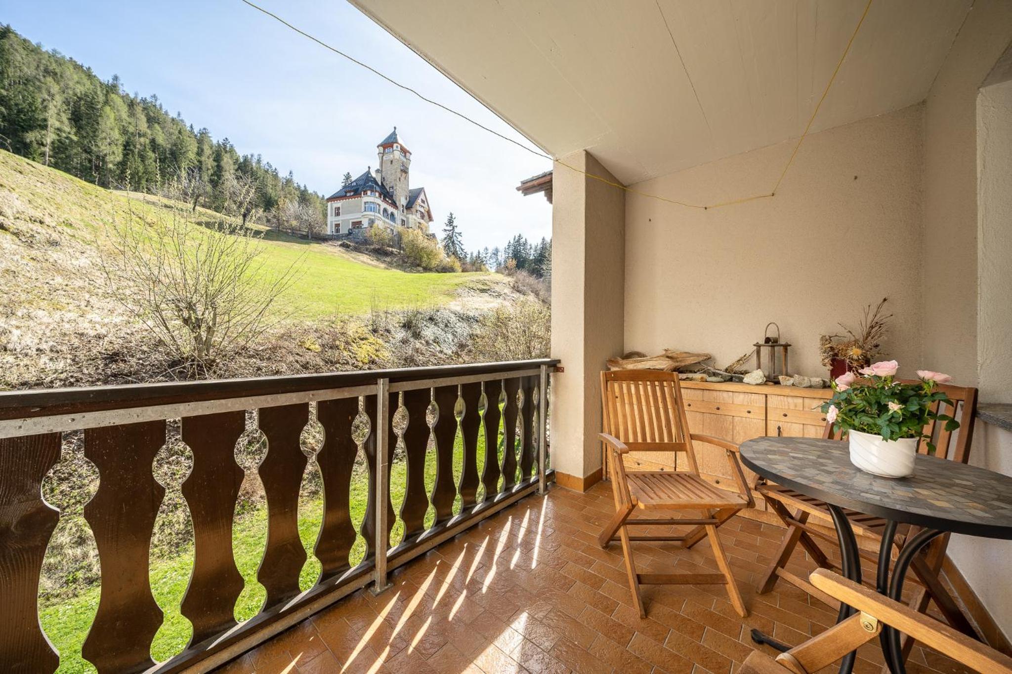 2205 Schoen eingerichtete Wohnung mit stilvollem Flair