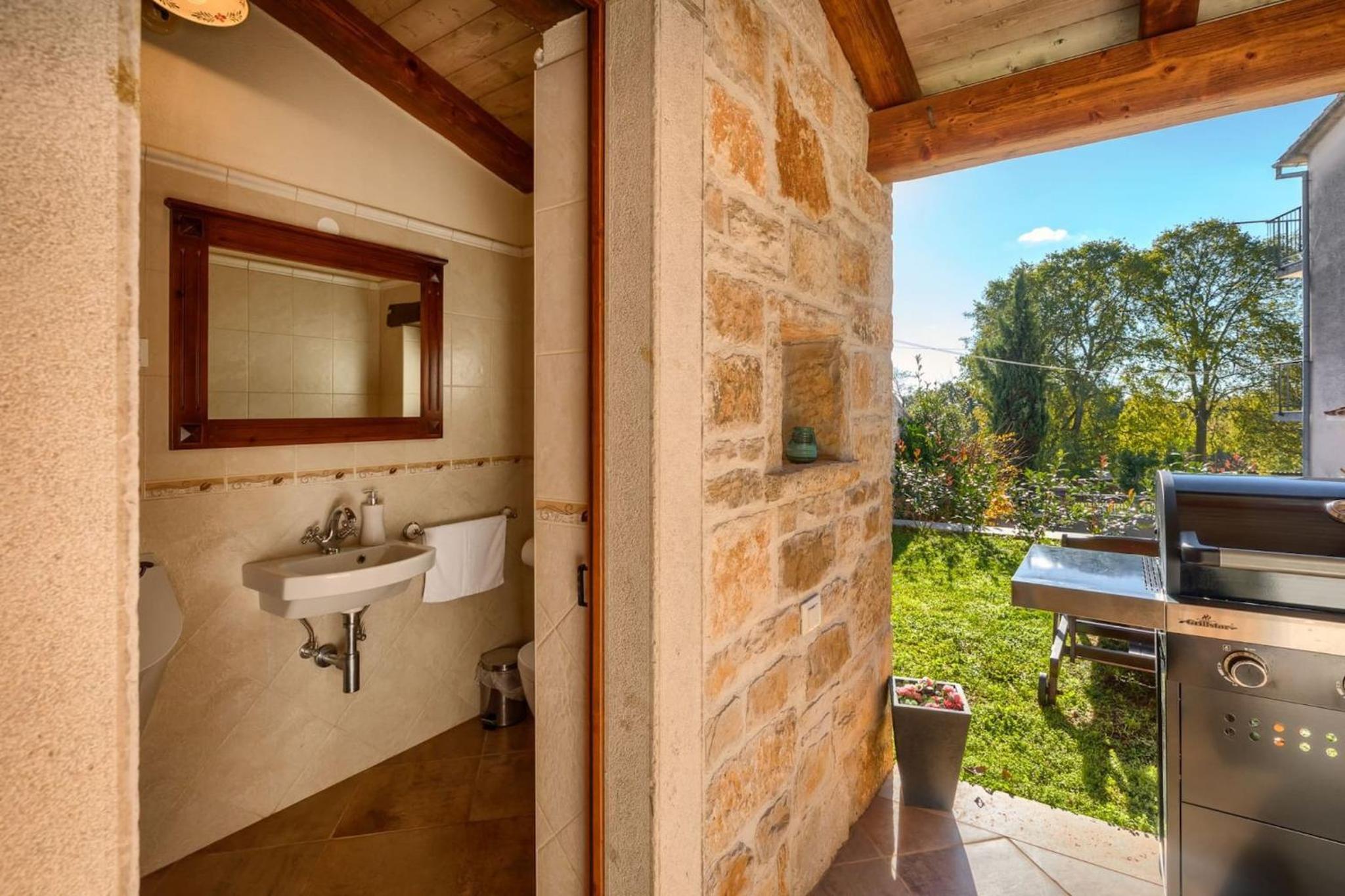Rustic villa Banko with grill in Tinjan