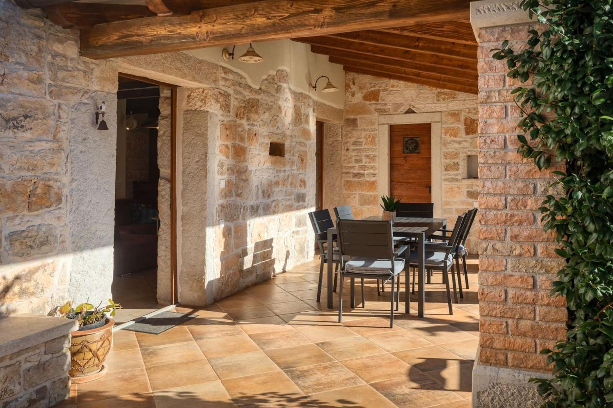 Rustic villa Banko with grill in Tinjan