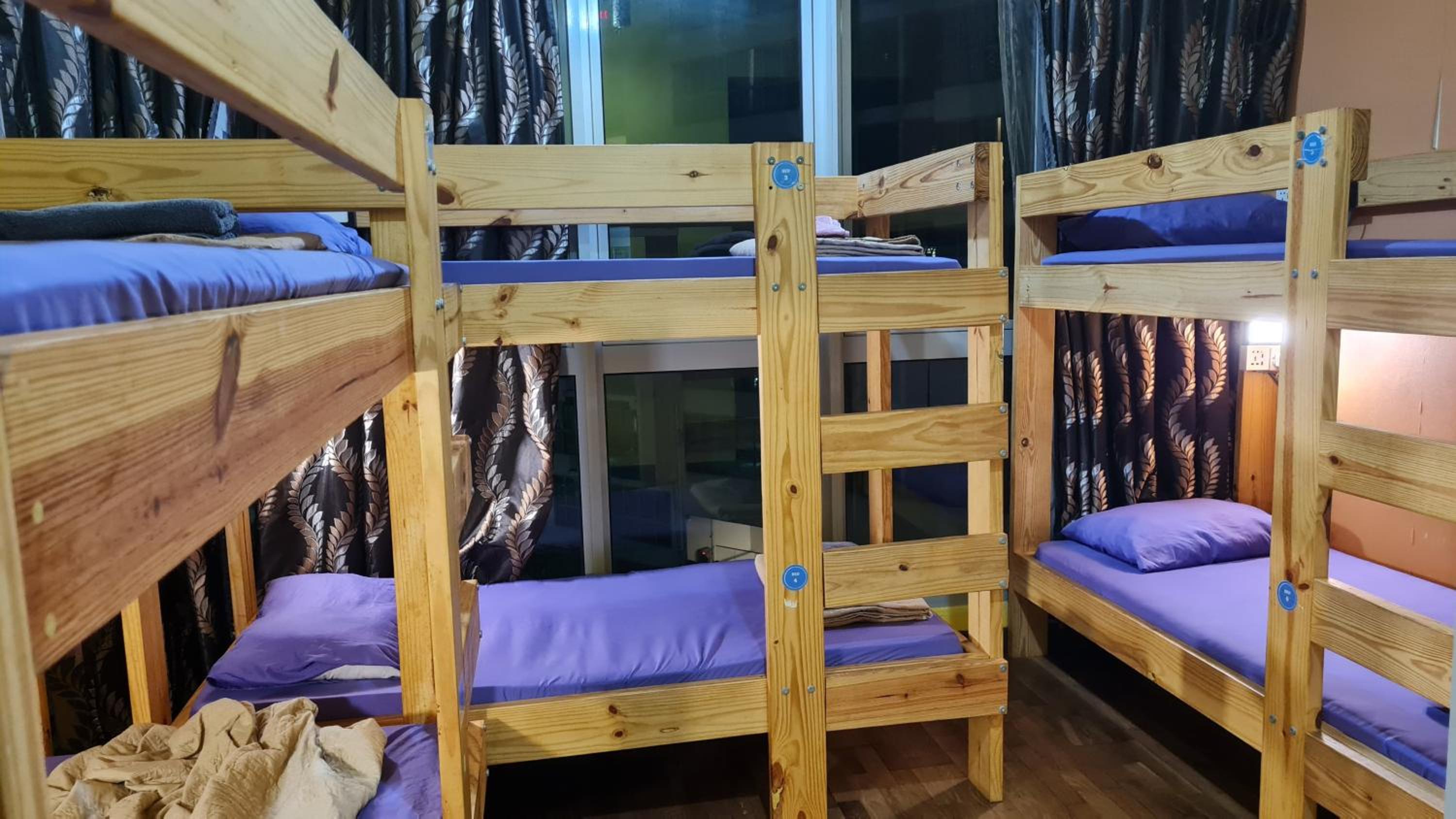 Hostel At Regalia Sky Pool