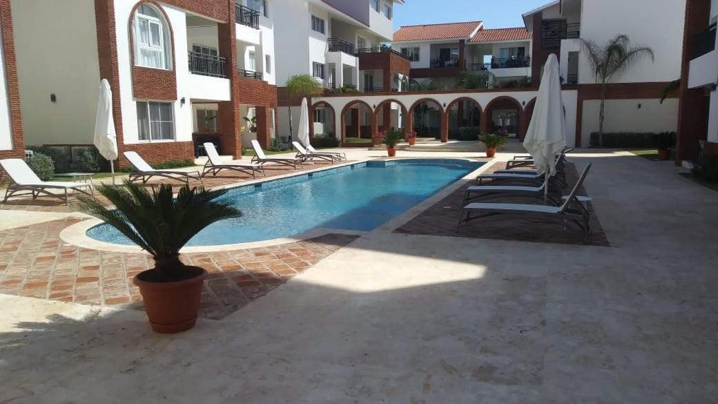 SEVEN SHADES OF CORAL VILLAGE - suites & pool in a residence close to the beach