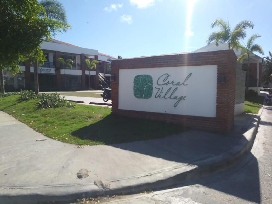 SEVEN SHADES OF CORAL VILLAGE - suites & pool in a residence close to the beach